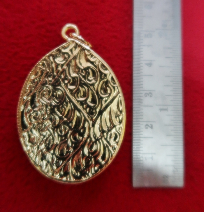 สินค้าหมดค่ะ ล็อกเก็ตพระแม่อุมาเทวีขี่เสือพื้นสีแดงพิมพ์ใหญ่เลี่ยมทองไมครอนพร้อมใบคาถาค่ะ