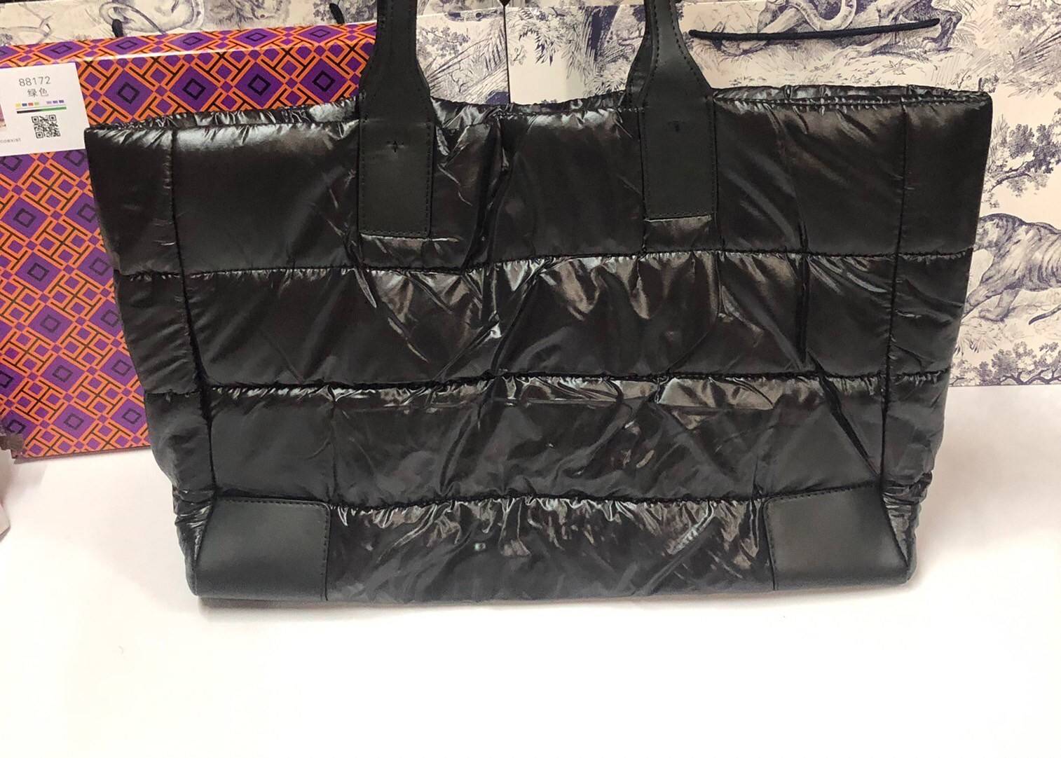 พร้อมส่งที่ไทย TORY BURCH Ella Puffer Tote Bag 40cm กระเป๋าโท้ทใบใหญ่ ภายในโล่งกว้าง จุของได้เยอะ ภาพสินค้าถ่ายจากงานขายจริง ใช้งานต่างประเทศได้