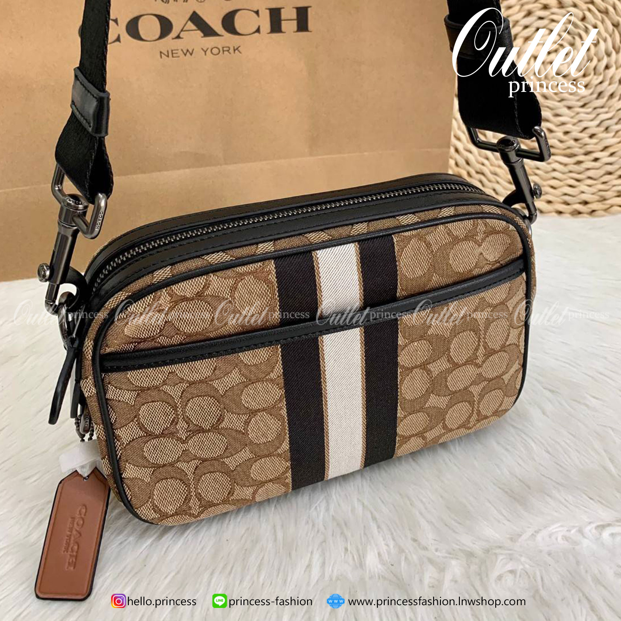 ของแท้ 💯% สินค้าแนะนำ ออกใหม่ ใช้ได้ทั้งชาย//หญิงค่ะ😘 COACH Graham Crossbody In Signature Jacquard With Stripe And Coach Patch ((4118))