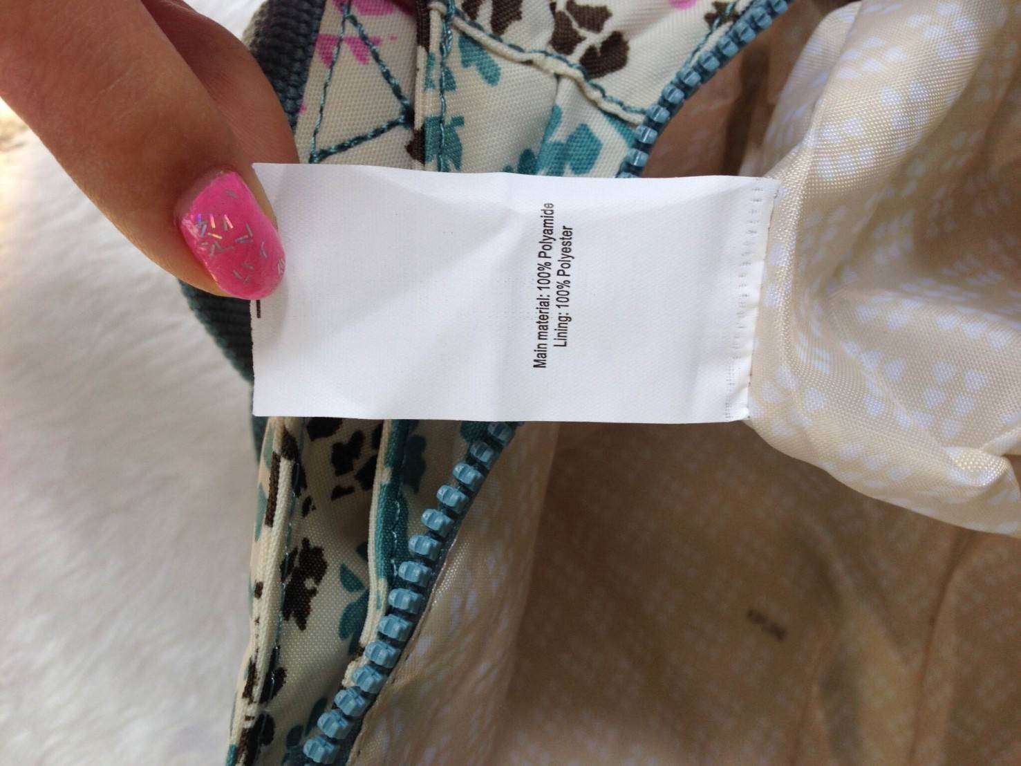 KIpling Felix Large Handbag Bag กระเป๋าถือหรือสะพายสไตล์ลำลองวัสดุ Nylon + Polyester 100% น้ำหนักเบามีหูหิ้วเเละสายสะพายยาวเลื่อนปรับระดับได้ถอดได้ เปิดปิดด้วยซิปสะดวกใช้ โลโก้เเบรนด์ มีช่องแบ่งถึง3ช่องเเยกเป็นสัดส่วน ด้านหน้าและด้านหลังมีช่องใส่ของเปิดปิ