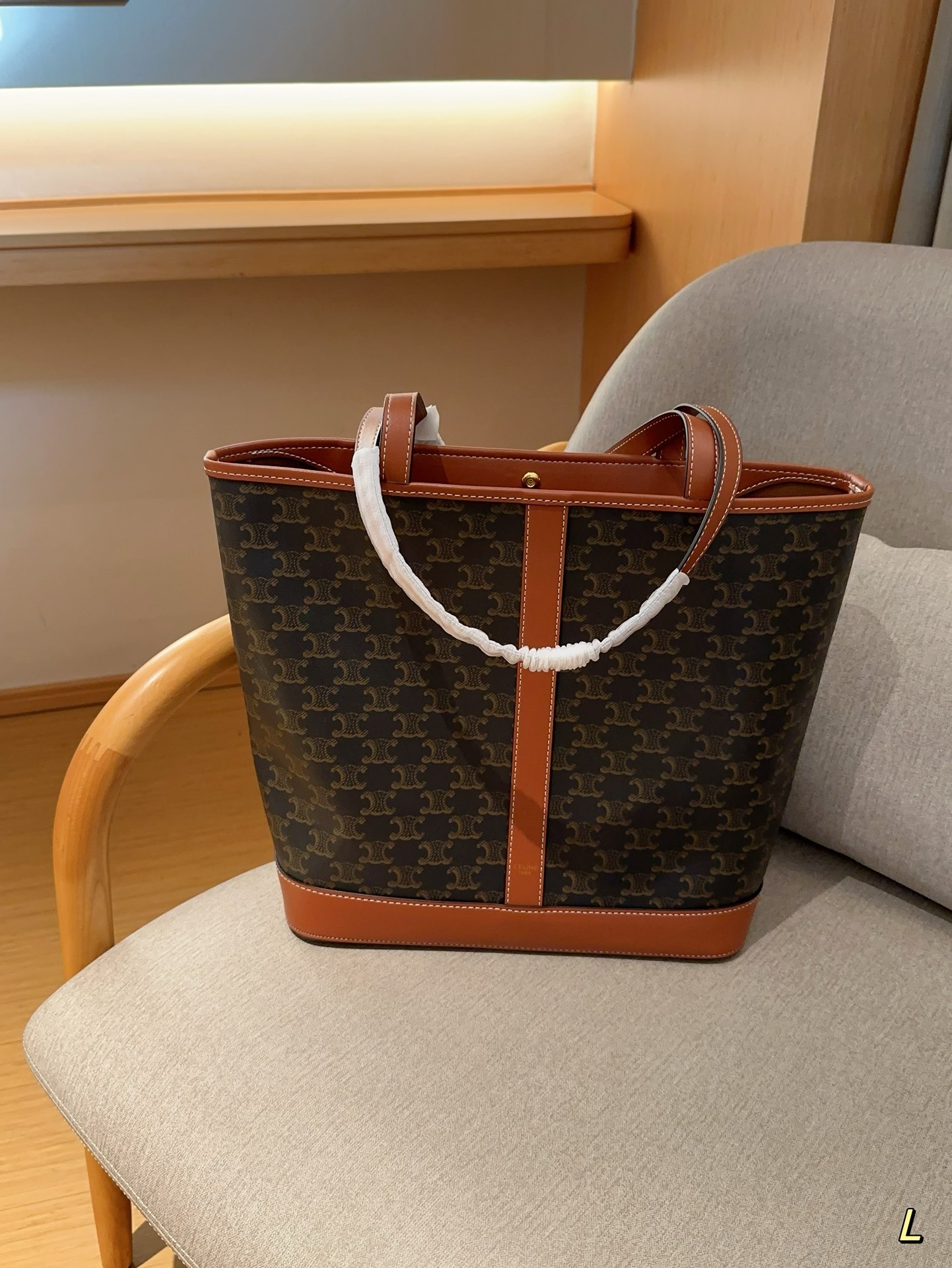 CELINE medium cabas in triomphe canvas / Celine Tote Shopping Bag กระเป๋าสะพายทรงโท้ทใบใหญ่ รุ่นยอดนิยม งานสวยหรูคลาสสิคไม่มีเอ้าท์ ภายในโล่งกว้างและจุมาก