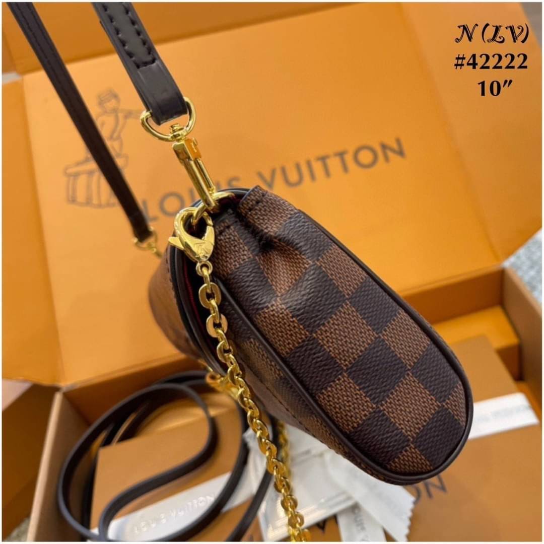 LV Beverly Clutch Bag / LV Pochette Beverly Shoulder Bag กระเป๋าทรงคลัช ทรงพอช งานวินเทจ ลายโมโนแกรม ถือหรือสะพายไหล่ได้ สวยหรูตลอดกาล ลายพิมพ์คมชัด อะไหล่สีทองหรูหรา เป็นอีกรุ่นที่ Must Have!! มากๆ ค่ะ