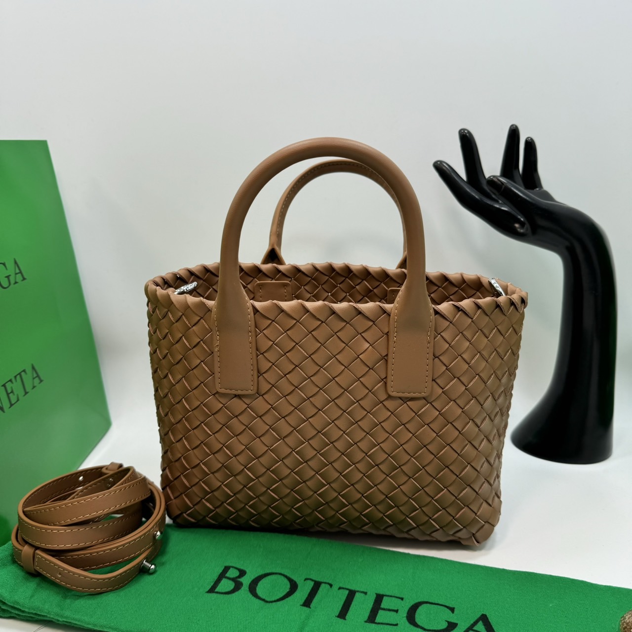 BOTTEGA MINI CABAT LEATHER TOTE BAG กระเป๋าสะพายขนาดมินิ พร้อมใบลูก ดีไซส์สานเป็นเอกลักษณ์ หนัง nappa นิ่มสวยงาม