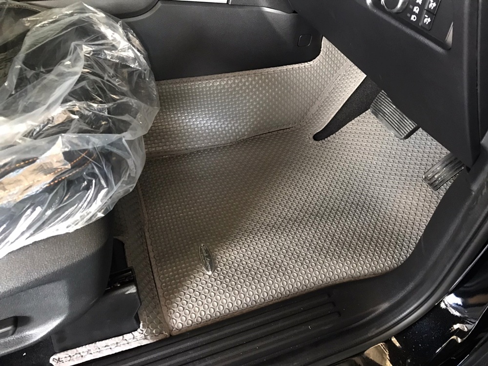 ยางปูพื้นรถยนต์ FORD NEXT-GEN RANGER 4D 2023 พรมกระดุมเม็ดเล็ก เข้ารูป ตรงรุ่นรถ เต็มคัน