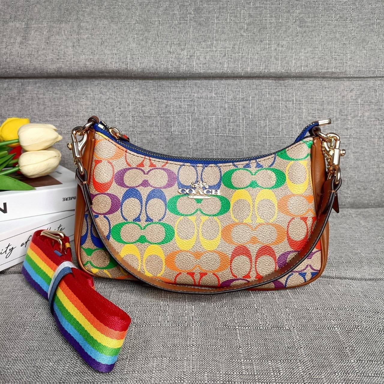 พร้อมส่งครบสี สวยทุกสีเลยค่า😘 ((CA173//CA209//CA548)) COACH TERI SHOULDER BAG 🔹กระเป๋าทรงพอช ในรูปแบบหนังแท้ หนังนิ่มสวยมากค่ะ