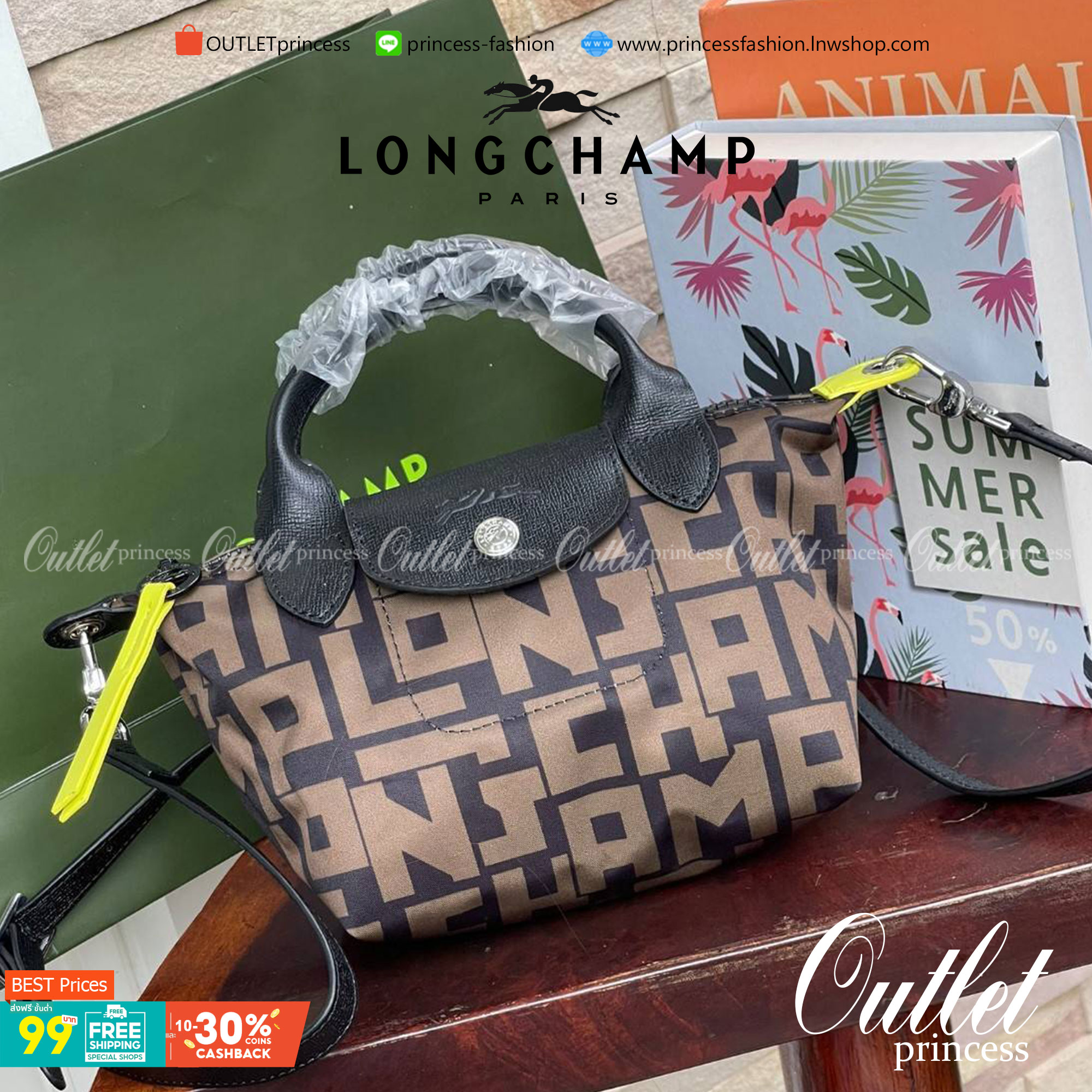 LONGCHAMP LE PLIAGE COLLECTION TOP HANDLE BAG XS พบกับคอลเลคชั่นใหม่ล่าสุด มีดีไซน์ที่เรียบหรูและคลาสสิก แฝงด้วยลูกเล่นแบบเฟมินีน แถมยังมีน้ำหนักเบาอย่างไม่น่าเชื่อ มาพร้อมกับหูจับกระเป๋าคู่และฝาปิดแบบกระดุม กระเป๋าถือใบนี้สามารถใช้ถือแบบทั่วไป มีสายสะพาย