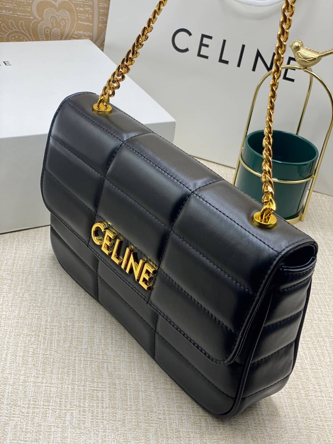 CELINE CHAIN SHOULDER BAG MATELASSE MONOCHROME ภาพสินค้าถ่ายจากงานขายจริง ใช้งานต่างประเทศได้