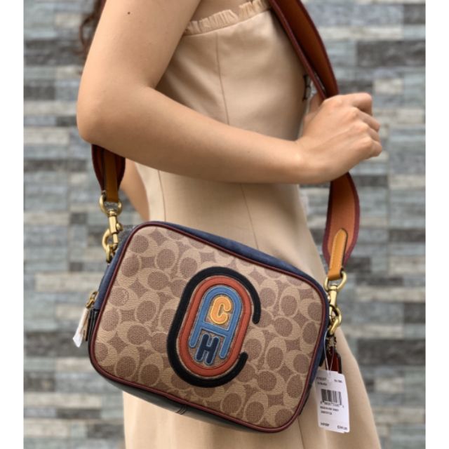 OUTLET 】COACH Camera Bag In Colorblock With Coach Patch (COACH F79278) 🍁หายากมากๆแล้วรุ่นนี้**จะถือ หรือสะพาย ได้ตามใจสั่ง //วัสดุหนังแท้เต็มใบ คุณภาพหนังดีมากๆ ปักโลโกตัวC ด้านหน้า ดูดีแบบไม่ซ้ำใคร //มาพร้อมสายสะพาย 2 สาย >>สายหนัง และสายสป