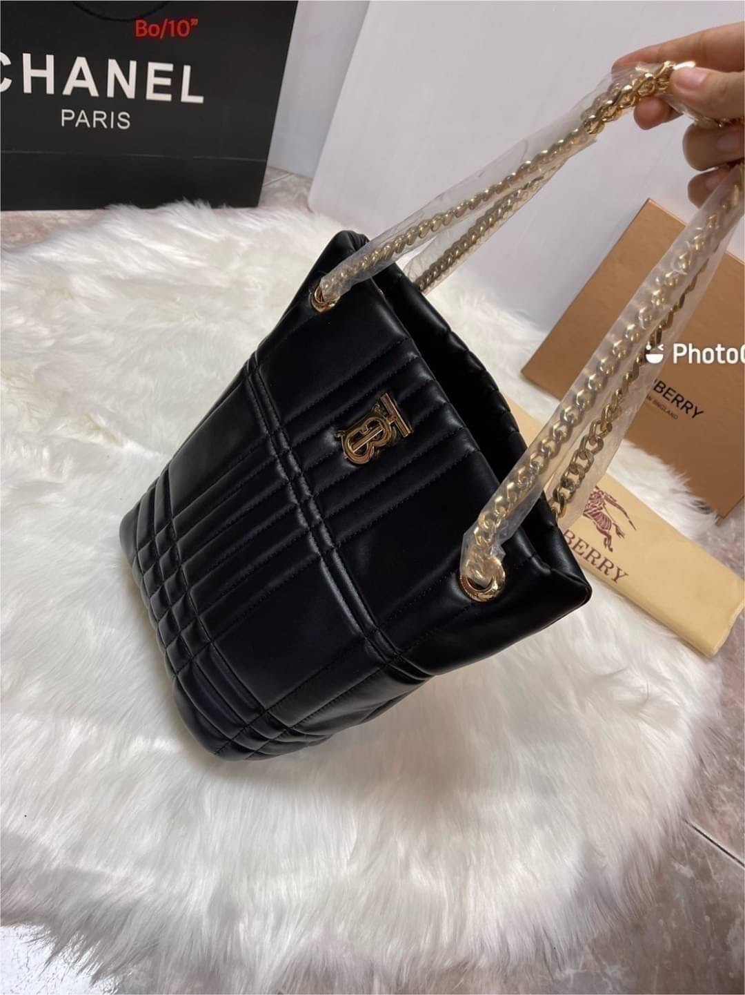 BURBERRY Quilted Leather Small Lola Bucket Bag / BURBERRY FRAGRANCES BAG กระเป๋าทรงโท้ทหนังนิ่มสวยหรูดูดี ภายในโล่งกว้างใส่ของได้เยอะ