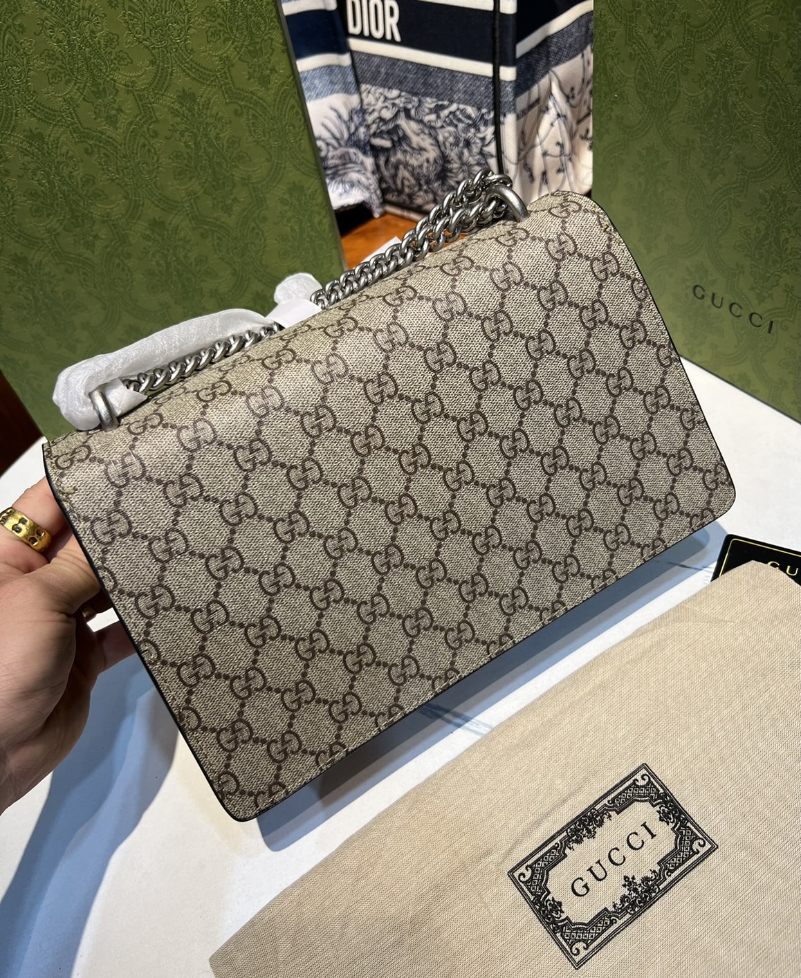 28CM / 11" หนังแท้ GUCCI Dionysus small GG shoulder bag ฮอตไอเท็ม รุ่นนี้ขายดีขายหมด สวยหรู คุณหนู ผู้ดีมาก!! นานๆ มาจะมาน้าา รุ่นหายากค่ะ กระเป๋าสะพายข้าง ดีไซน์อยู่ทรง ขนาดกำลังสะดวกใช้สำหรับสาว วัสดุหนังแท้เต็มใบ ภายในแบ่งสัดส่วนได้เป็นอย่างดี งาน