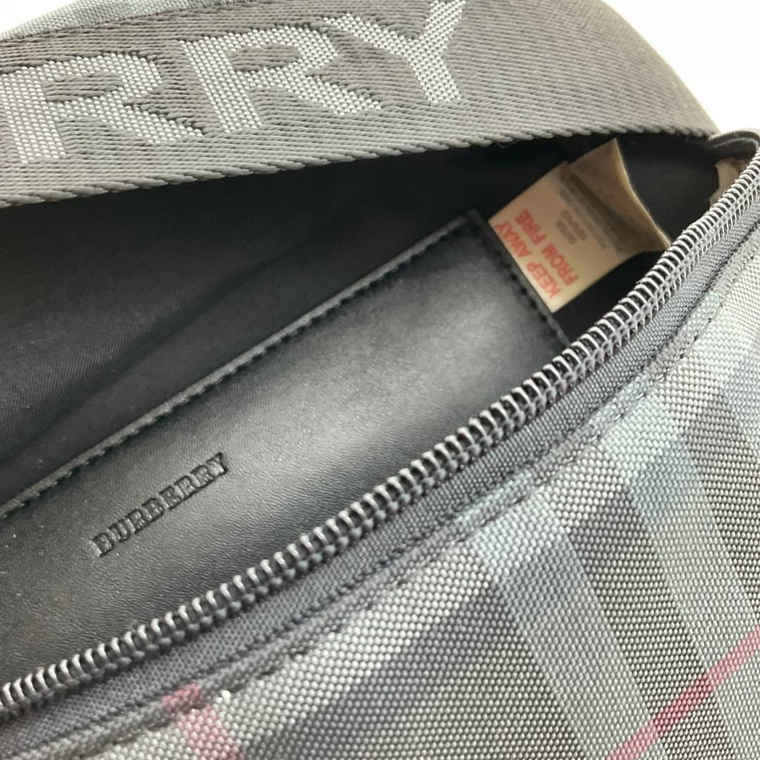 Burberry Vintage Check Sonny Belt Bag รุ่นใหม่ล่าสุด! BURBERRY FRAGRANCES BELT BAG วัสดุ100%POLYAMIDE (Nylon & Canvas)ทกระเป๋าคาดเอว คาดอกแบบ UNISEX ใช้ได้ทุกเพศ ลายวินเทจ