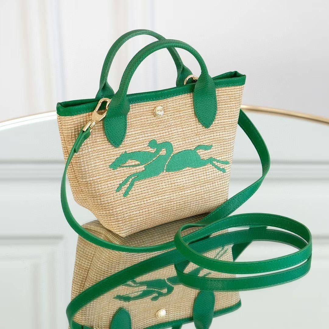 Longchamp Le Pliage Paris-St Tropez Handtasche มาแร้ววววใหม่ล่าสุดนุ้งมินิ ตัลร๊ากกก วัสดุสาน ด้านหน้าปักโลโก้ม้าอันเป็นสัญลักษณ์ของแบรนด์ ทนทานแข็งแรง ใบมินิ น้ำหนักเบา จุของได้เยอะ ใส่กระเป๋าตังค์ โทรศัพท์ iphone+ ได้ ภายในโล่ง มีสายสะพายไหล่ Crossbody 