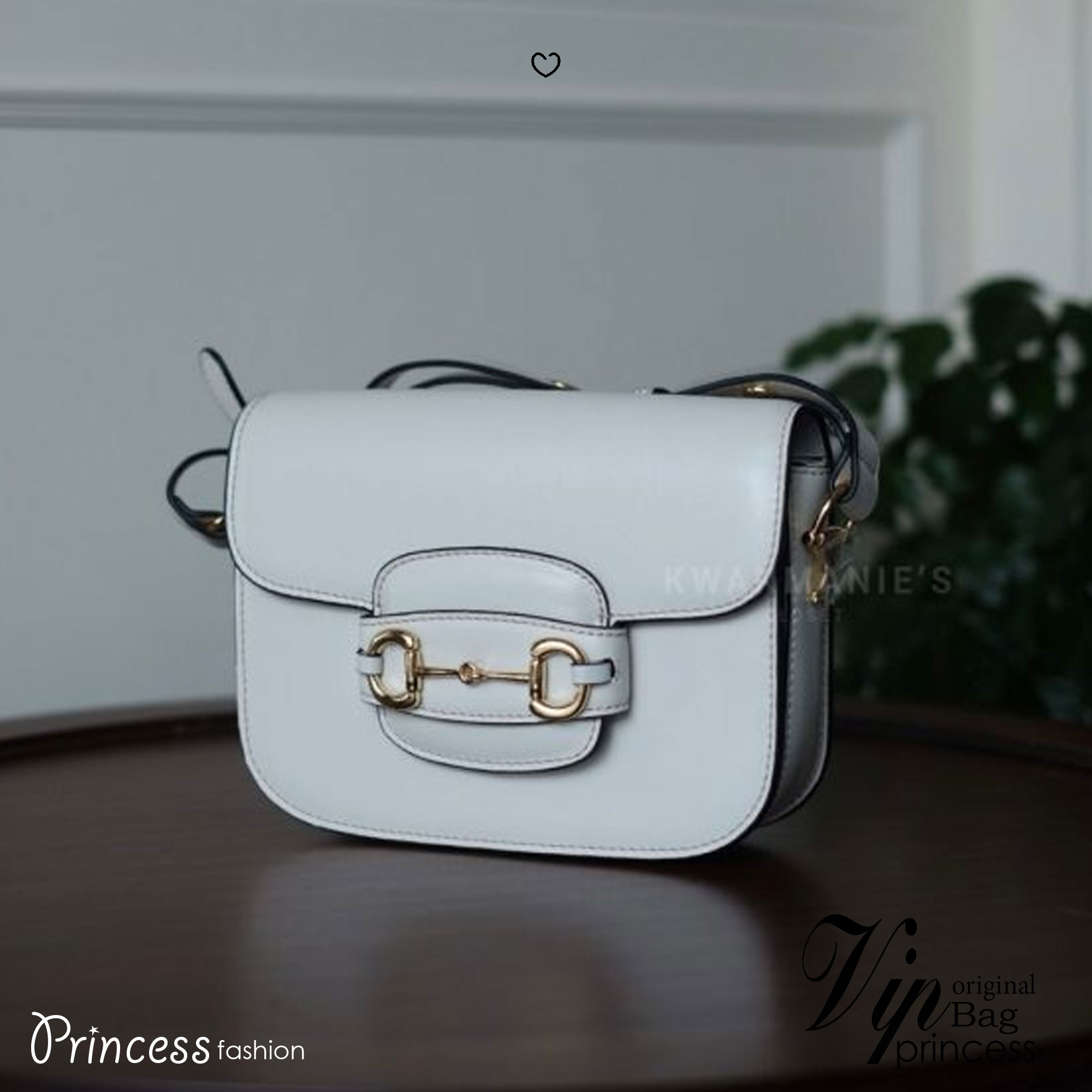 GUCCI Horsebit 1955 small shoulder bag เป็นรุ่นที่มาเพิ่มกี่รอบก็ไม่เคยพอ!! เด็ดสุด!! ฮ็อตสุด!! ให้สิบว้าวไปเลยกับใบนี้ 🤩🤩 กระเป๋าสะพายไหล่/สะพายข้างทรงคลาสสิค สวยผู้ดี ดารา เซเลปใช้กันเพียบ สวยอยู่ทรง