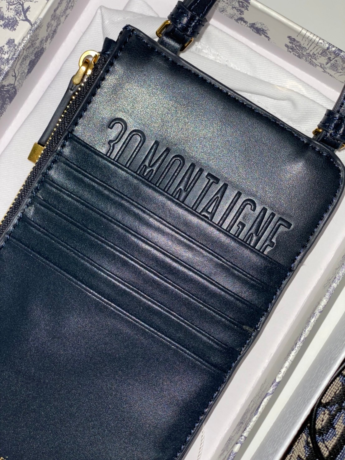 Dior 30 montaigne long wallet /Dior phone bag เกรดออริจินอล กระเป๋าเงินใบยาวลาย dior oblique ติดโลโก้ CD สีทองด้านหน้า