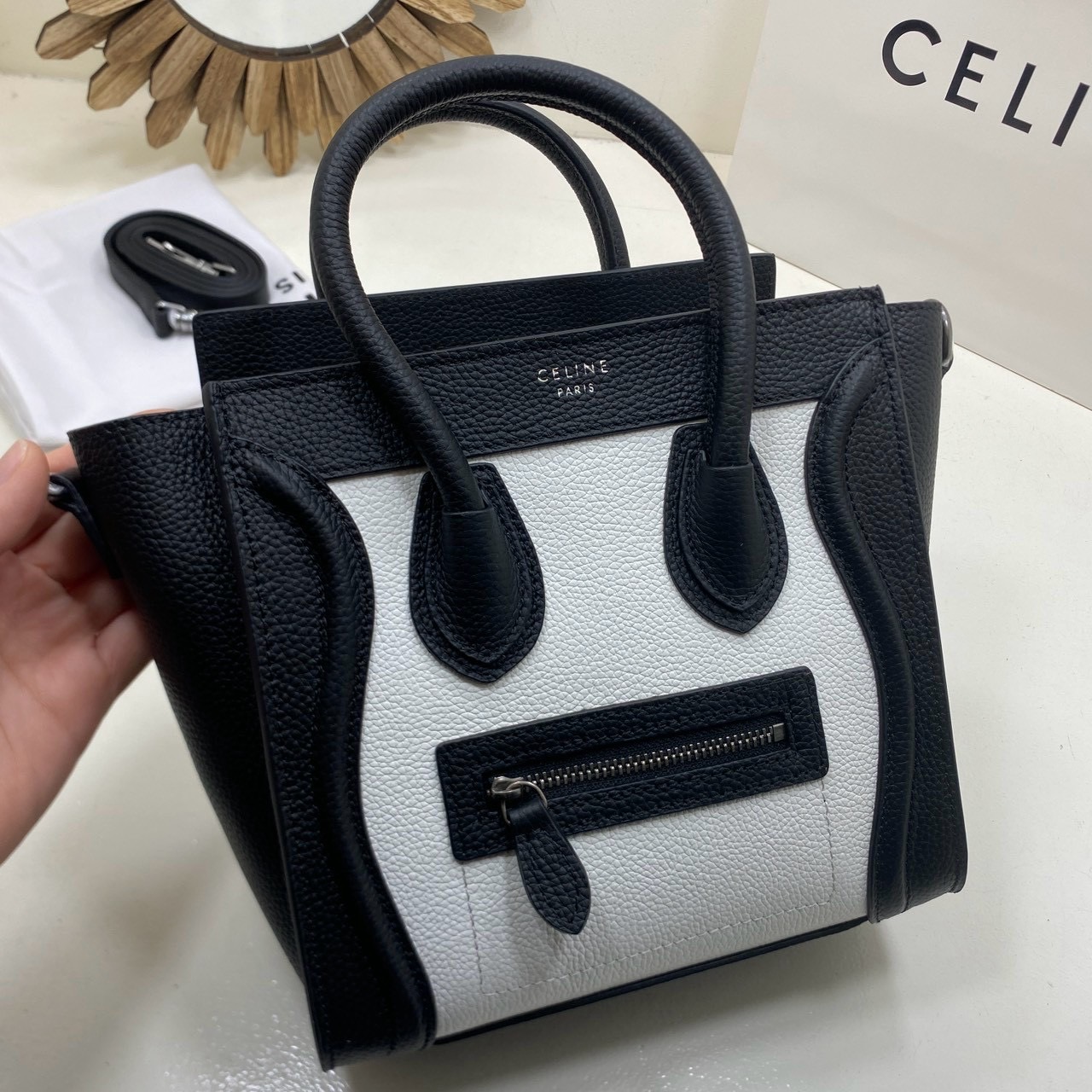 ORI หนังแท้ | Celine Luggage Tote Nano Bag20cm กระเป๋าสะพายทรงโท้ท ดีไซน์เป็นเอกลักษณ์ เรียบหรูดูแพง