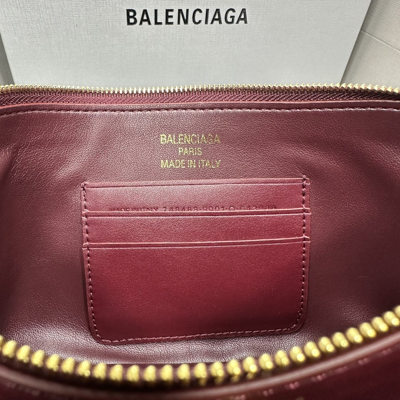 Balenciaga Rodeo Sling Pochette / Balenciaga shoulder leather bag 22cm กระเป๋าสะพายทรงพอชที่สุดของไฮแบรนด์สุดไอคอนิค ดีไซส์เรียบหรู สวยจับต้องได้ ถือหรือสะพายไหล่ได้เก๋มากๆ ถือออกงานก็ได้ลุคไฮแฟชั่นหรูๆ