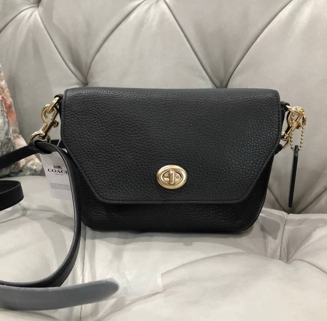 คอลเลคชั่นใหม่ ทั้งสวยทั้งคุณภาพค่ะ😘 COACH KARLEE CROSSBODY BAG 💐พร้อมส่ง ได้ไปไม่ผิดหวังแน่นอนค่ะ! สวยๆแบบคนดังระดับโลกกันค่าา กระเป๋าสะพายแบบครอสบอดี้ร์ หนังแท้นิ่มสวยงามมากๆค่ะ รูปทรงน่ารักกระทัดรัด เปิดปิดกระเป๋าแบบหมุนล็อค ภายในสามารถ