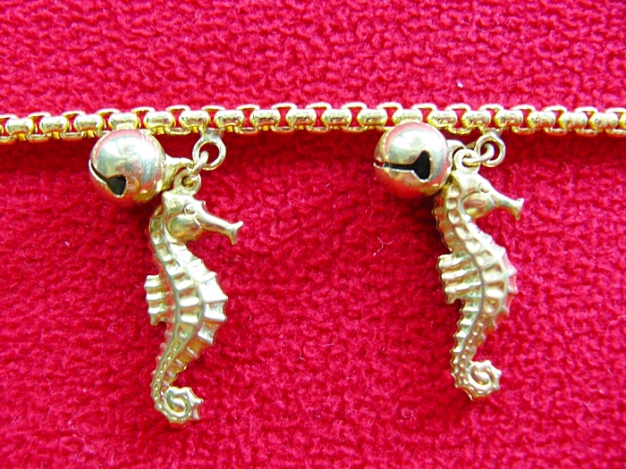 สินค้าหมดค่ะ สร้อยข้อมือทองเหลือง+จี้ม้าน้ำค่ะ