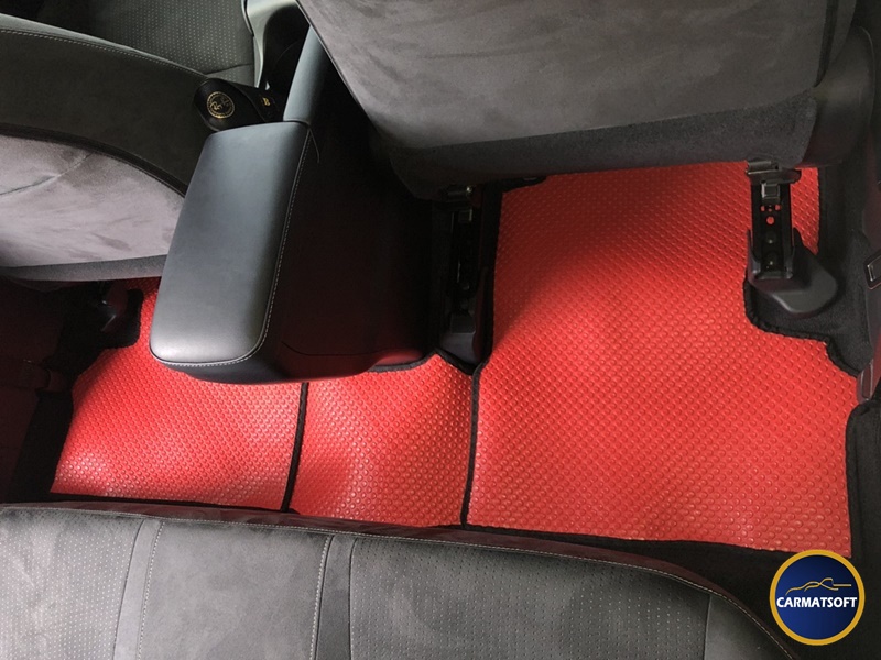 ยางปูพื้นรถยนต์ LEXUS CT200h แบบกระดุมเม็ดเล็กpvc สีแดงขอบดำ