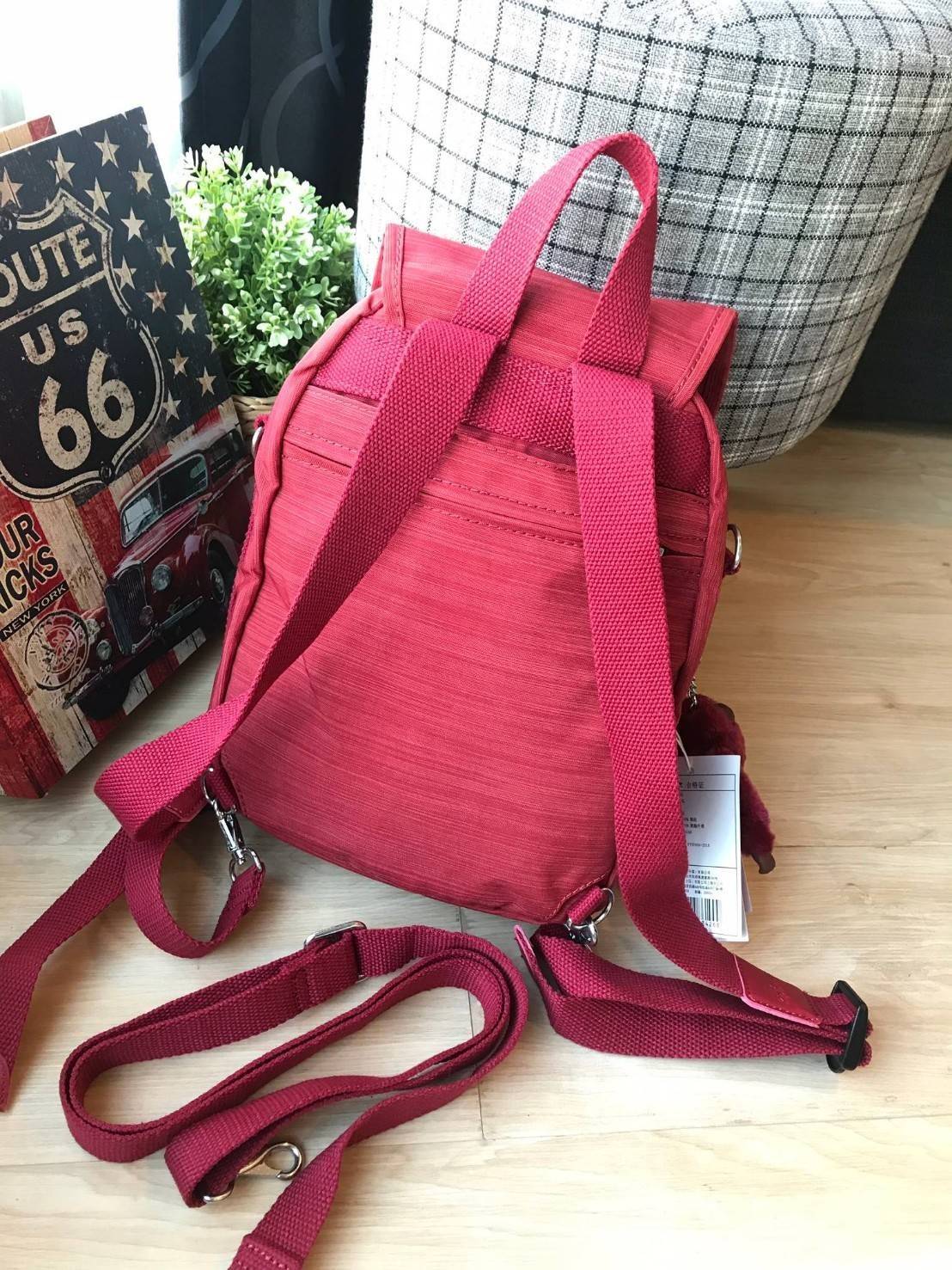 Kipling Basic Firefly Up Small Backpack กระเป๋าเป้/ สะพายข้าง 2 way วัสดุ Polyamide 100% เปิดปิดด้วยตัวล็อค 2 ชั้น มีช่องใช้งานหลายช่อง รวมถึง ช่องซิปด้านหน้า มาพร้อมสายสะพายอีก 1 เส้น ด้านหลัง มีช่องสำหรับเก็บสายเป้ ปรับเปลี่ยนเป็นสะพายไหล่ พร้อมพวงกุญแจ