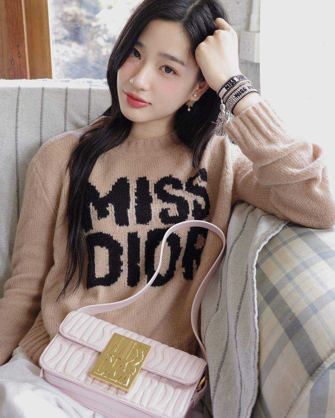 Dior Flap Bag / Quilted Miss Dior Allover Leather Bag กระเป๋าสะพายไหล่สุดลัคชู หรูหราเกินเรื่อง ดีไซน์ใหม่สวยงามด้วยดีเทลฝีเย็บและลายหนังปั๊มนูน