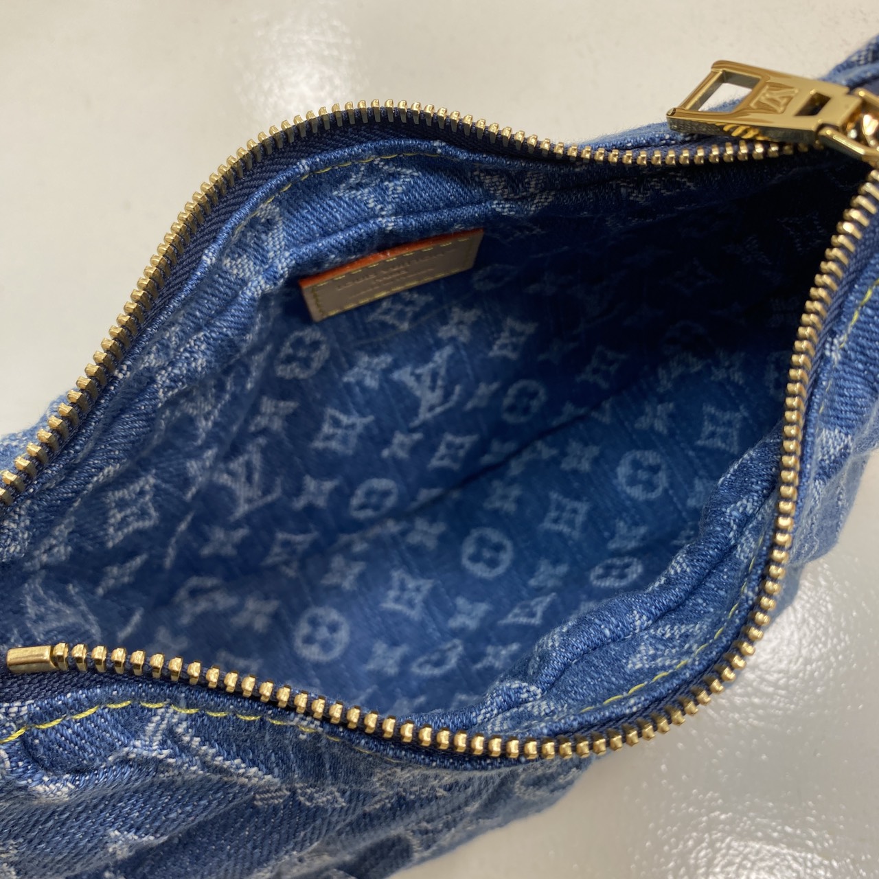 TOP ORI หนังแท้ | LV Pochette Valley bag / LV Hobo Bag กระเป๋าสะพายทรงโฮโบ ปรับลุคใหม่ด้วย Monogram Denim นำเสนอดีไซน์คลาสสิกสไตล์ร่วมสมัย