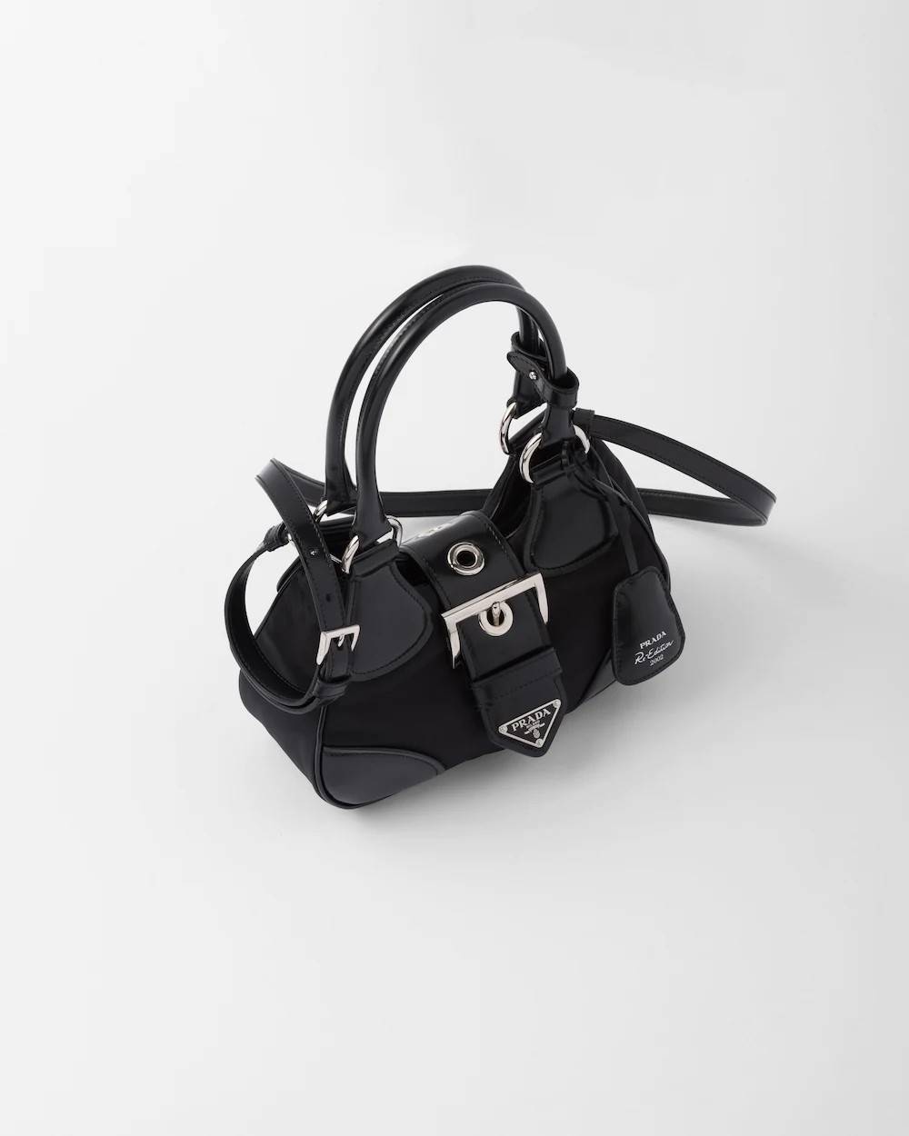 Prada Moon bag / PRADA RE-NYLON AND LEATHER MOON PADDED BAG ใหม่ล่าสุด กับคอลที่ใครๆเห็นก็ต้องรัก ขนาดกำลังน่ารัก ดีไซน์สวยดุ และยังดูแพงได้อีก