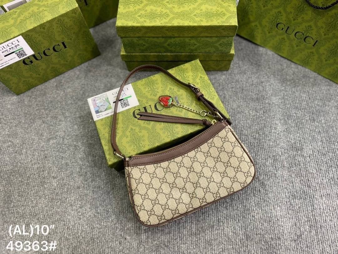 GUCCI Ophidia small shoulder bag strawberry heart keychain กระเป๋าสะพายไหล่ แถมพวกกุญแจรูปหัวใจสตรอเบอรี่สุดน่ารัก แคนวาสพิมพ์ลายโมโนแกรมคมชัด