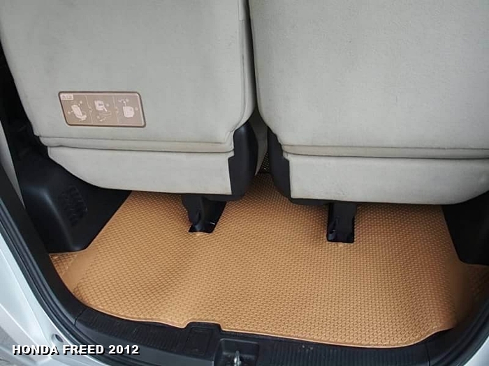 พรมปูพื้นรถยนต์ HONDA FREED กระดุมเม็ดเล็กรีดขอบ สีชามัวร์ เต็มคัน