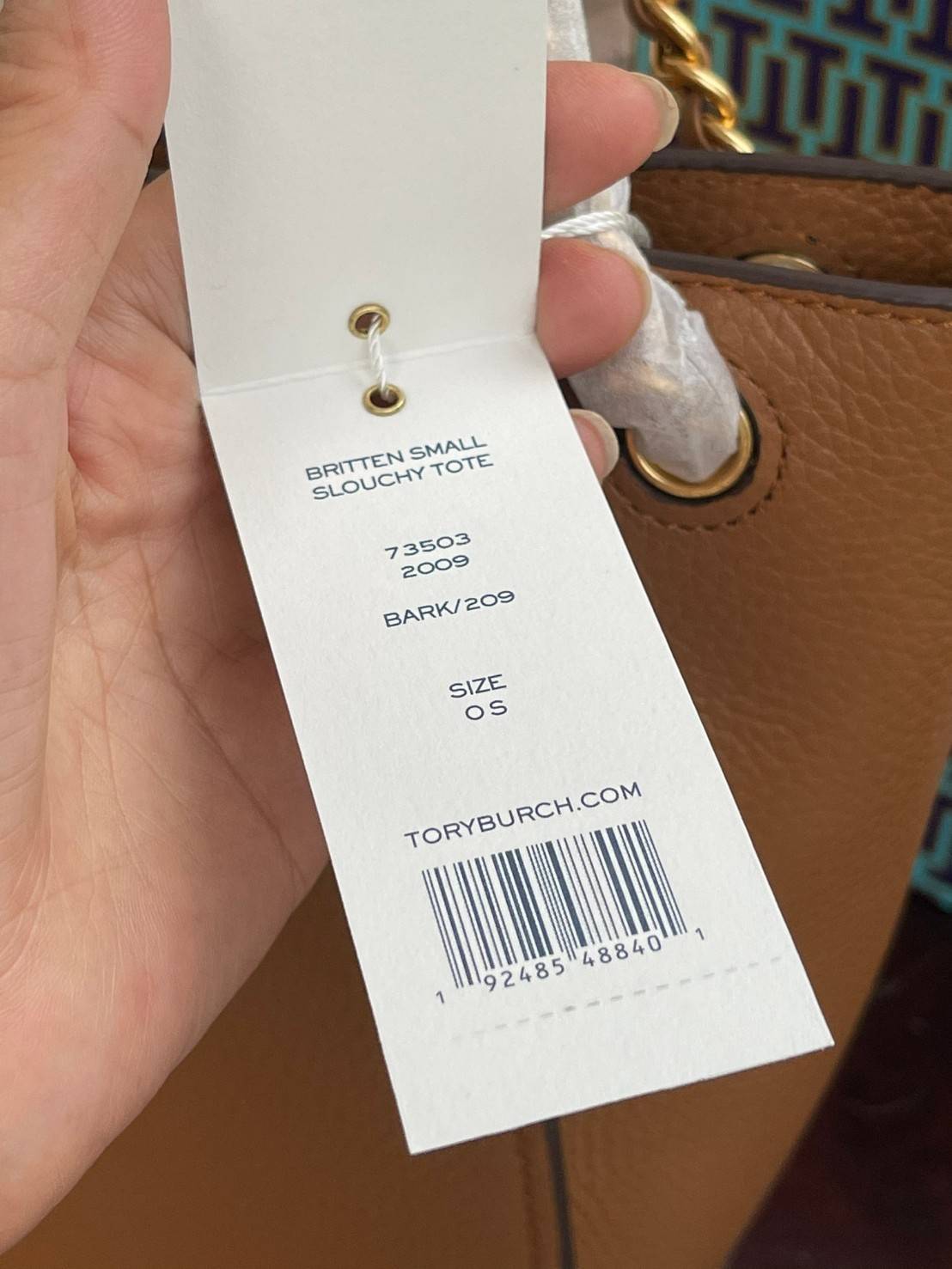 ของแท้ 💯% TORY BURCH Britten Small Slouchy Leather Tote Bag (New collection 2021) ความดีงามของรุ่นนี้อยู่ที่ขนาดที่ใหญ่จุของได้เยอะ