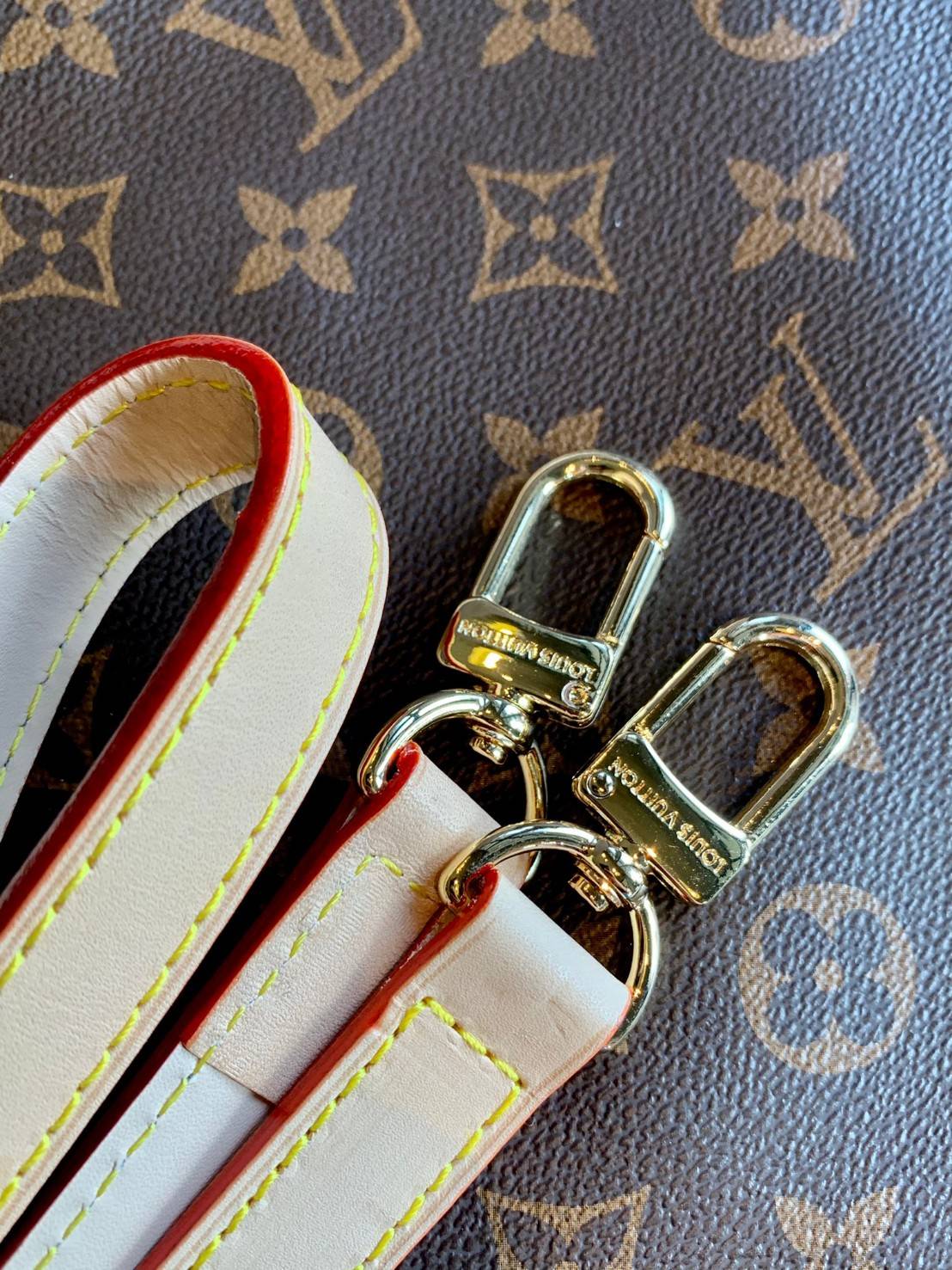 ชอบๆใบใหญ่ ใส่ได้เยอะจริงๆค่าา!! LOUIS VUITTON MONOGRAM DELIGHTFUL ((M)) ((PREMIUM GIFT LV)) พร้อมส่งค่ะสาวๆ กระเป๋าทรงสูง ใบใหญ่ หนังแกะสังเคราห์ นิ่มสวย ขอบหนังขัดสีธรรมชาติ((พื้นผิวจะมีสีดำๆ)) หูหิ้วปั้มโลโก้LV สวย