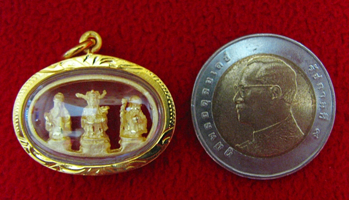 จี้ฮกลกซิ่ว เนื้อทองพ่นทรายเลี่ยมกรอบใหญ่ทองไมครอน เสริมดวงปีมะเมีย ปี2562 ช่วยเสริมดวงท่านให้ดีขึ้นค่ะ