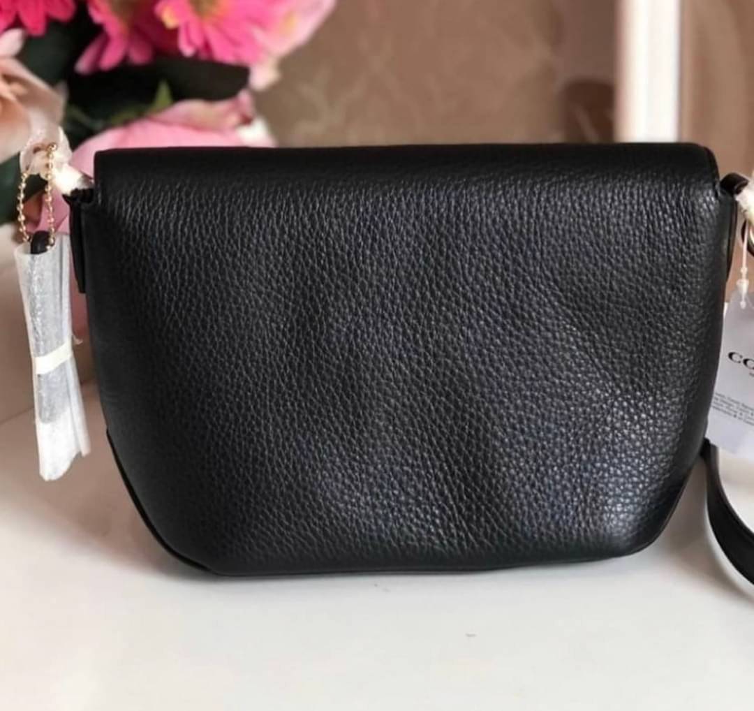 คอลเลคชั่นใหม่ ทั้งสวยทั้งคุณภาพค่ะ😘 COACH KARLEE CROSSBODY BAG 💐พร้อมส่ง ได้ไปไม่ผิดหวังแน่นอนค่ะ! สวยๆแบบคนดังระดับโลกกันค่าา กระเป๋าสะพายแบบครอสบอดี้ร์ หนังแท้นิ่มสวยงามมากๆค่ะ รูปทรงน่ารักกระทัดรัด เปิดปิดกระเป๋าแบบหมุนล็อค ภายในสามารถ