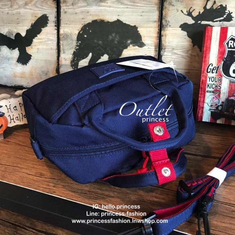 Anello 2Way mini boston Bag คอลเลคชั่นสีทูโทนสดใสต้อนรับลมร้อน กับกระเป๋าถือหรือสะพายข้าง วัสดุผ้าแคนวาสตัดสีทูโทน ที่หูจับมีตัวล้อคสาย มีฐานกว้างตั้งอยู่ทรง เหมาะกับการใช้งานที่สะดวกสบาย มีช่องใช้งานทั้งภายในและภายนอก ใส่ได้ทั้งกระเป๋าสตางค์ทรงยาว มินิไอ