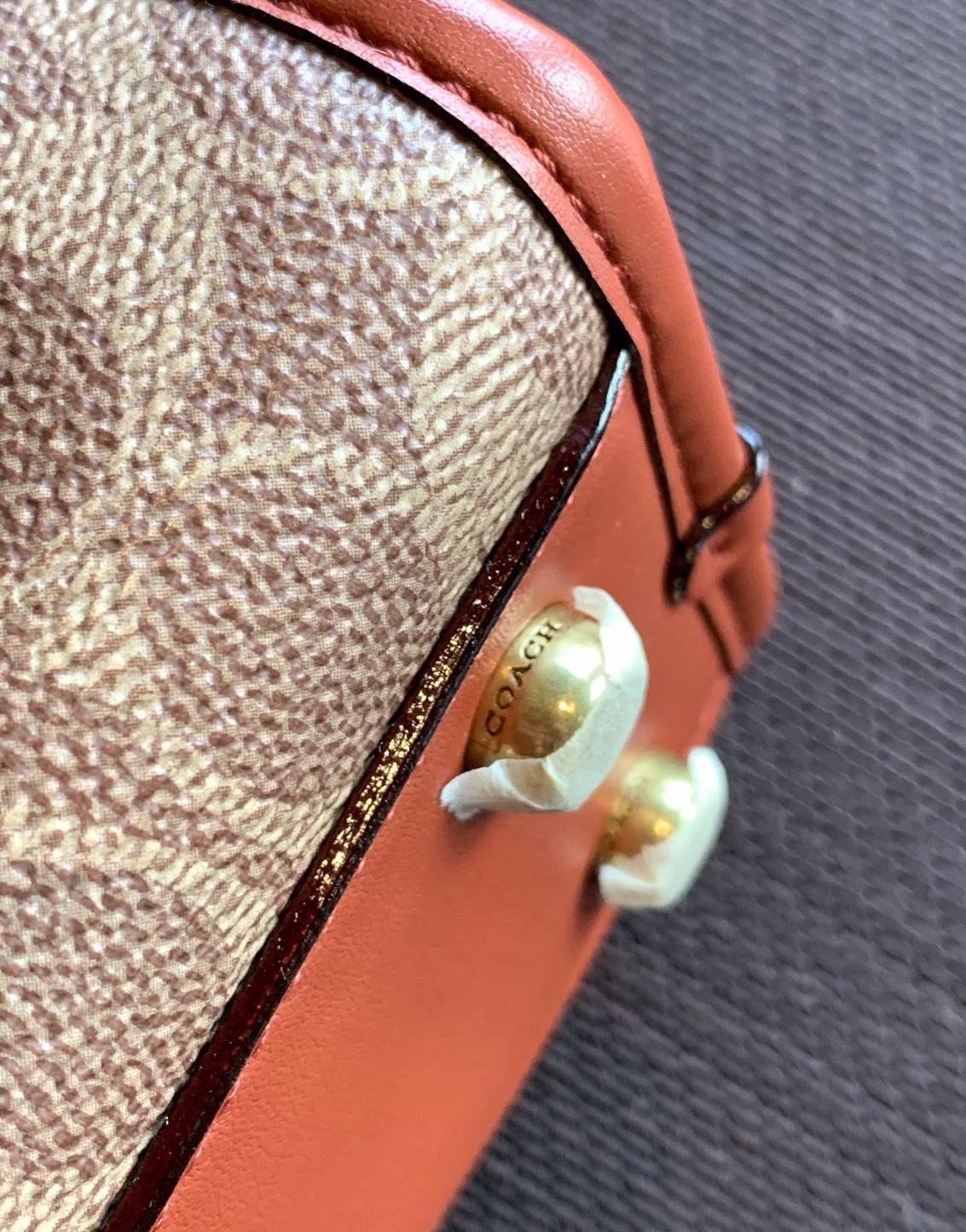 LIMITED EDITION 📣รุ่นใหม่ล่าสุด ยังไม่มีในช๊อปไทยจ้าา❗️ COACH CHAIN CASHIN TOTE ((C6338//C6620)) พร้อมส่ง สินค้าเข้าใหม่ ห้ามพลาดค่าา! กระเป๋าทรงTote สูง สามารถใส่เอกสาร//A4 ได้ วัสดุหนังแท้นิ่ม น้ำหนักเบาค่ะ 🔺จุดเด่นของรุ่นคือสายสะ