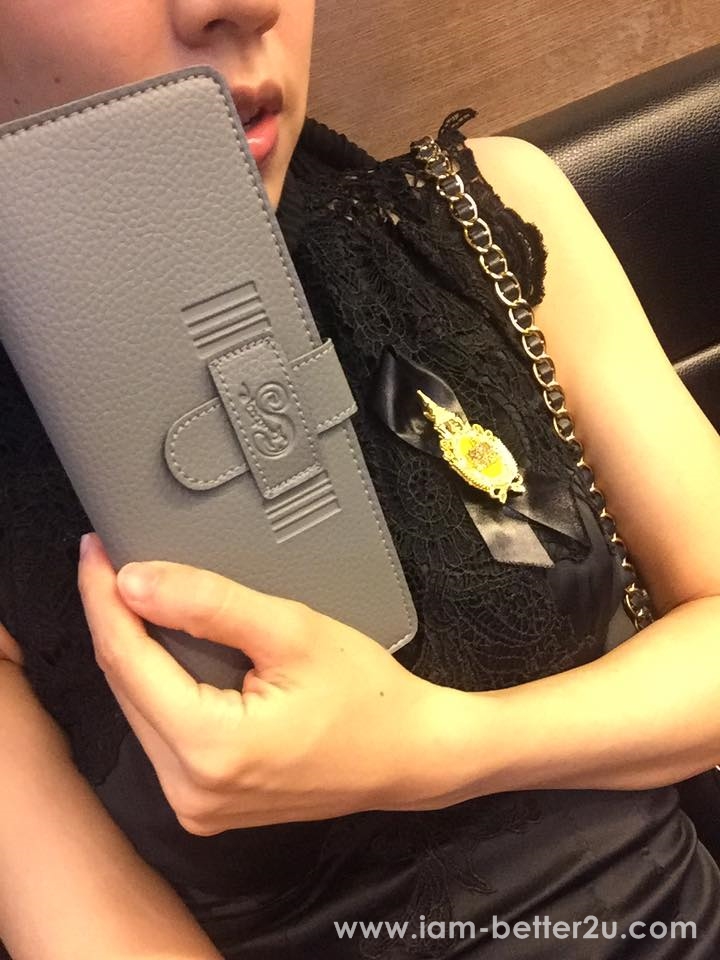 กระเป๋าสตางค์ใบยาว สวยงาม สมบูรณ์แบบ ทุกรายละเอียด