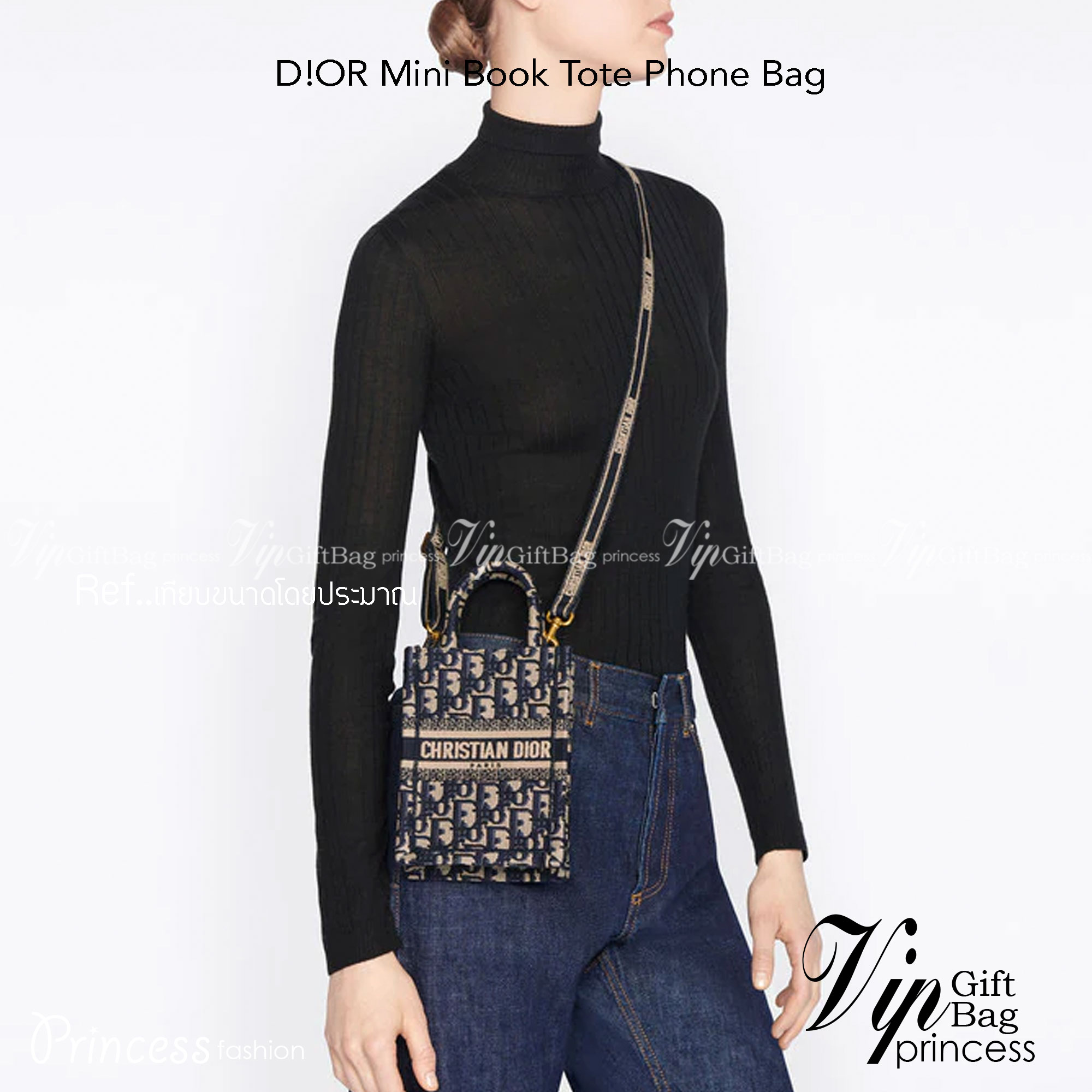 DIOR Mini Book Tote Phone Bag กระเป๋าสะพายทรงมินิโท้ท Shopping พร้อมสายสะพายสวยคลาสสิคถอดได้ ถือหรือสะพายได้ พกพาสะดวก ใช้งานง่ายสุดๆ วัสดุงานทอละเอียดคุณภาพดี ภายในเป็นช่องโล่ง ใบจริงงานสวยเกินเบอร์!! สวยงามเกินราคา ไม่ผิดหวังจ้า