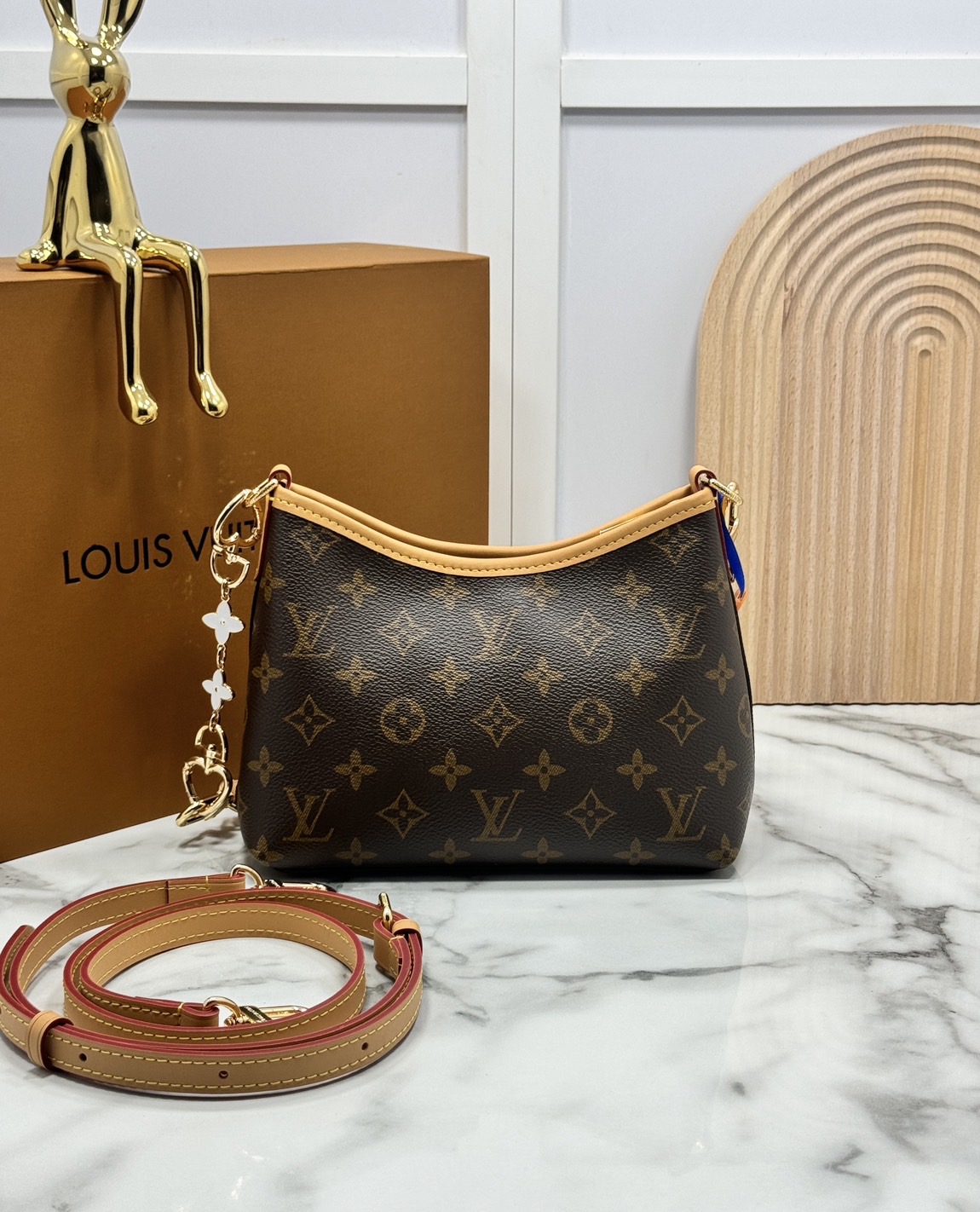 ORI หนังแท้ | LV Mini CarryAll Monogram canvas กระเป๋าสะพายไซ์เล็ก แครี่ออลรุ่นใหม่ มาพร้อมห่วงโซ่หัวใจห้อยสุดคิ้ว และสายสะพายแยกถอดได้ สวยหรูคลาสสิก