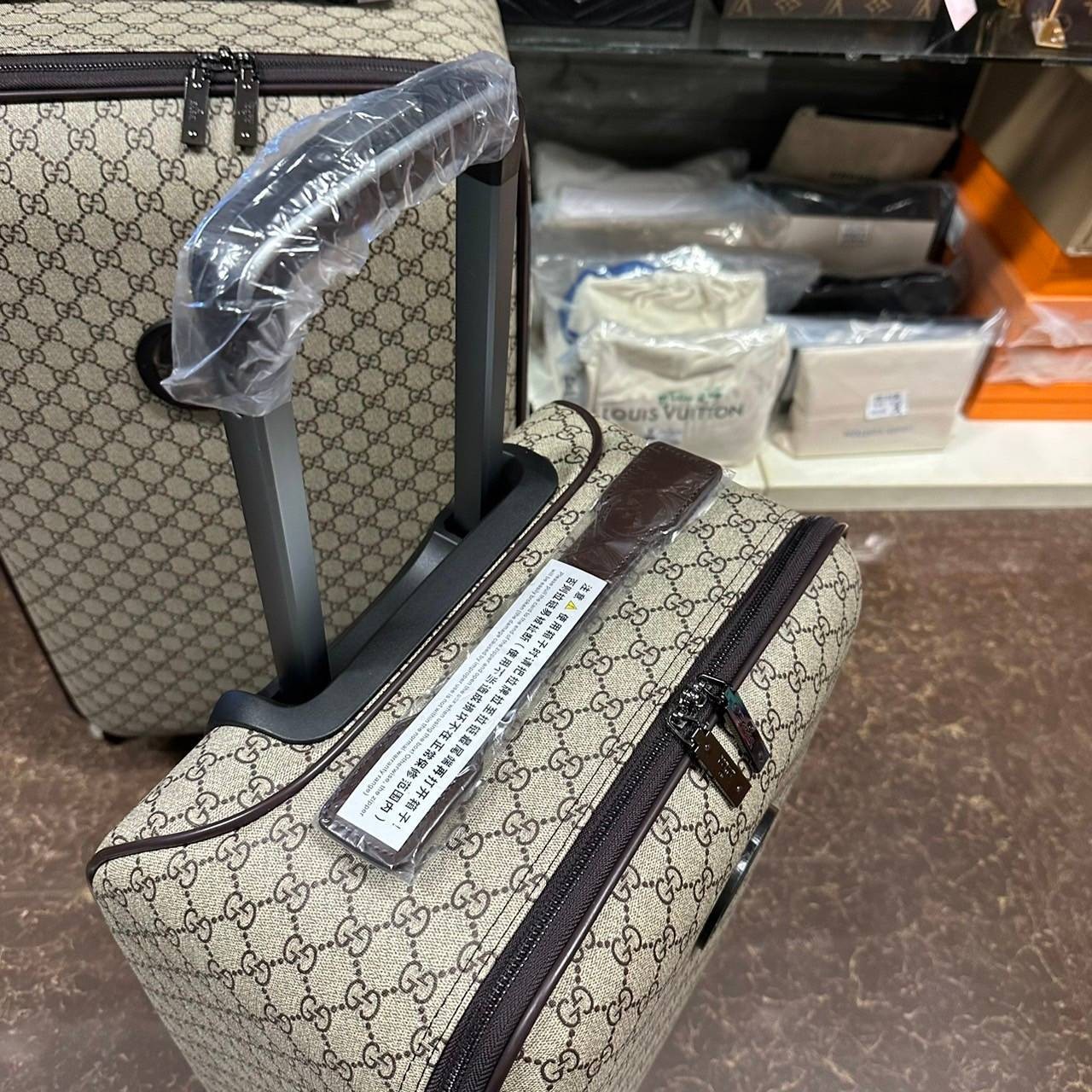 Gucci GG wheel suitcase / GUCCI Luggage / GUCCI Travel Rolling Luggage Suitcase Trolley Wheel Case Bag Unisex กระเป๋าเดินทางล้อลากใบใหญ่ 30 / 26 นิ้ว ภาพถ่ายจากงานขายจริง ใช้งานต่างประเทศได้