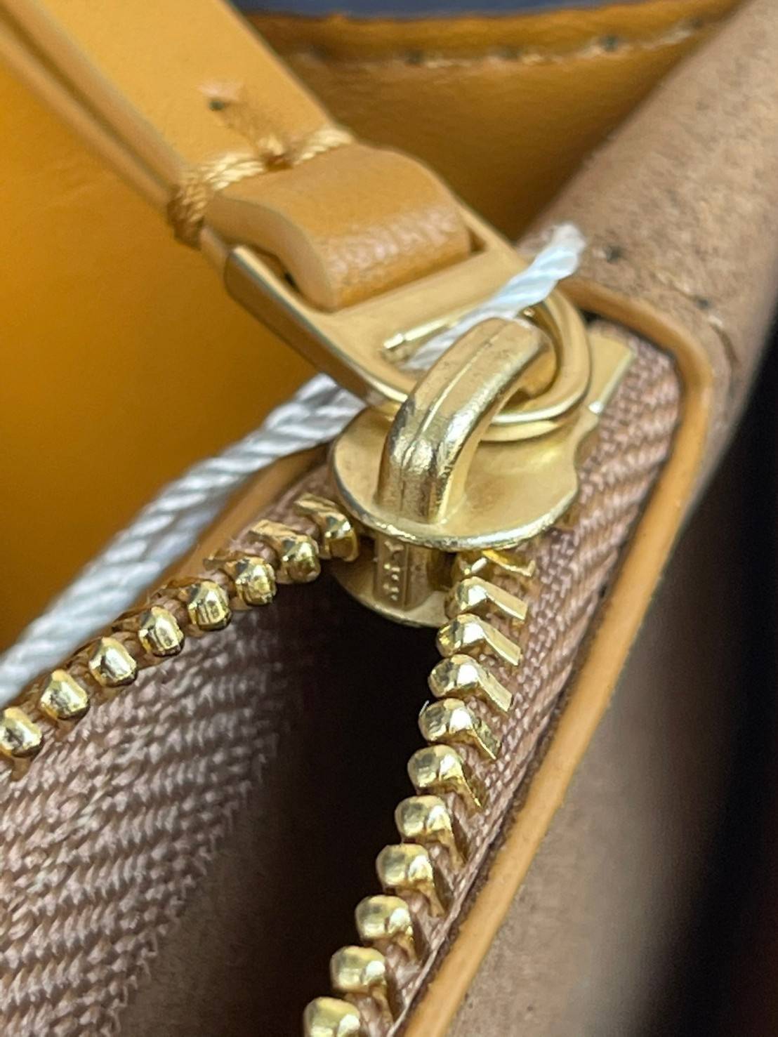 ของแท้ 💯% 】Tory burch t monogram jacquard shoulder bag คอลเลคชั่น T Monogram สำหรับคอลเลคชั่นฤดูใบไม้ผลิ 2021 เราสร้างสรรค์ลายโมโนแกรมที่ได้รับแรงบันดาลใจมาจากลวดลายการถักทอผ้าห่มของชาว Pennsylvania Dutch แบบดั้งเดิม