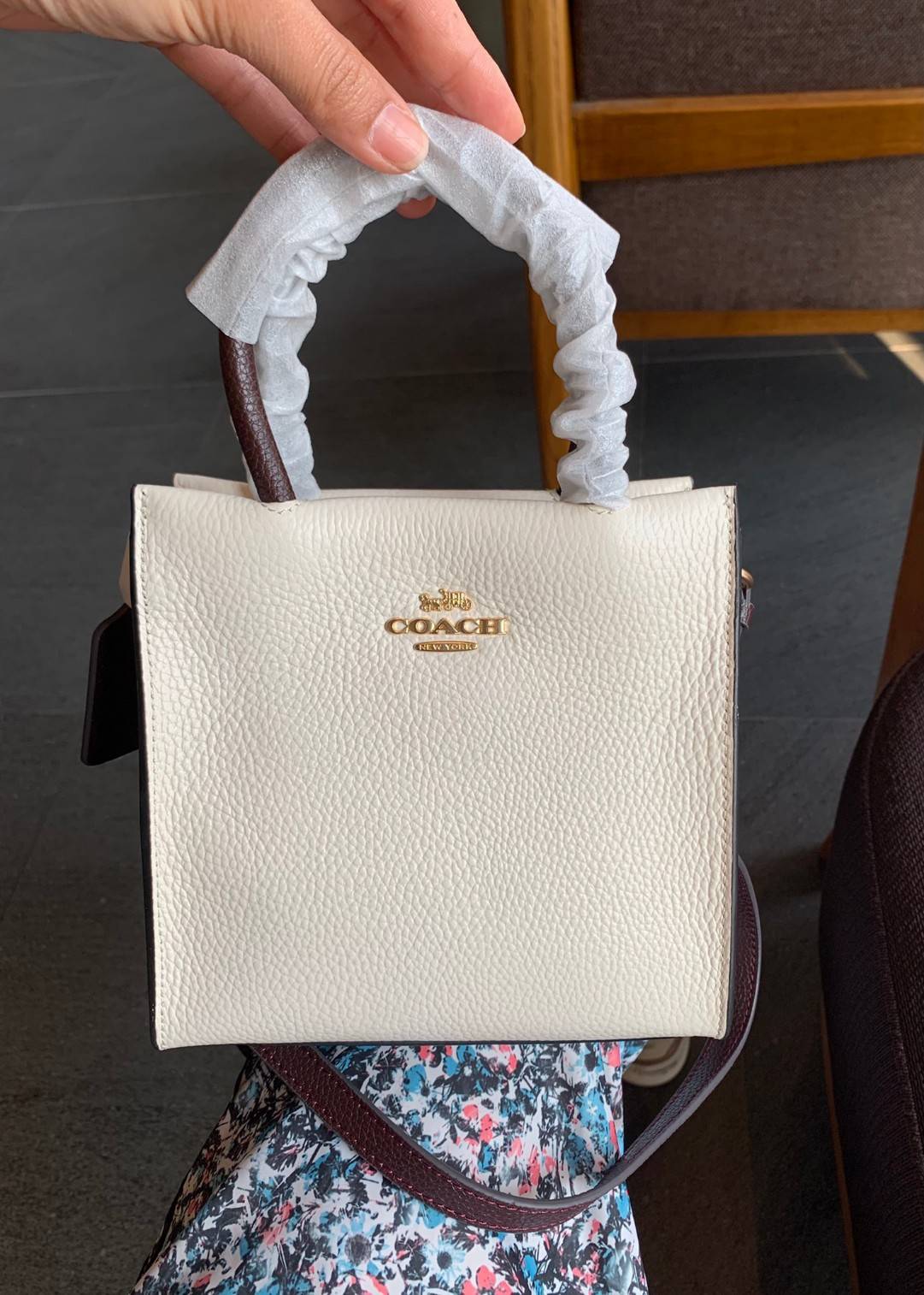 OUTLET COACH MINI CALLY CROSSBODY IN SIGNATURE ((5693//2134//2183)) พร้อมส่งที่ไทยทันที! กระเป๋าสะพายครอสบอดี้ร์ หนังแท้นิ่มอย่างดีค่ะ