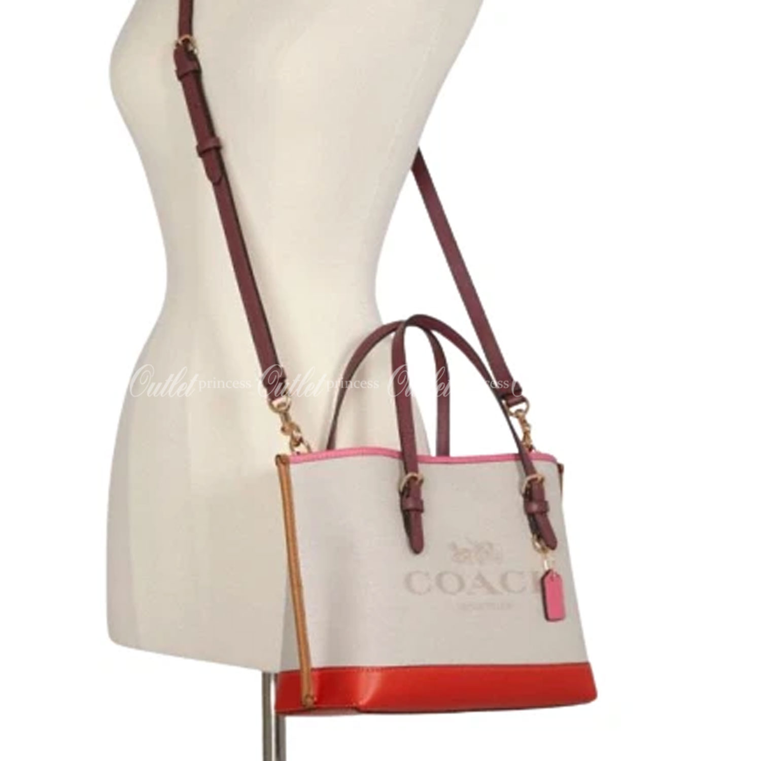 COACH C4085 MOLLIE TOTE 25 IN COLORBLOCK กระเป๋าทรงโท้ทยอดฮิต ขนาดมินิไซส์ ดีไซน์สวยคมทุกรุ่น!! ตกแต่งซิกเนเจอร์ถักทออยู่บนผ้าแคนวาส ดูโดดเด่น ภายในเป็นช่องโล่ง มีช่องซิปกลางใส่ของได้ ขนาดกำลังดีแบบใส่ของได้ครบครัน มาพร้อมสายสะพายข้าง หรือจะถือคล้องแขนเก๋