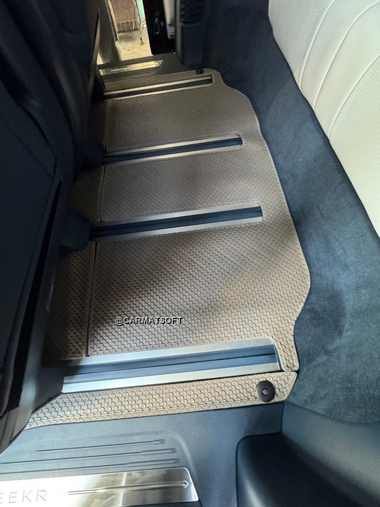 ยางปูพื้นรถยนต์ ZEEKR 009 พรมกระดุม ซีเคอร์ 009 สีน้ำตาล เข้ารูป ในรถ เต็มคัน