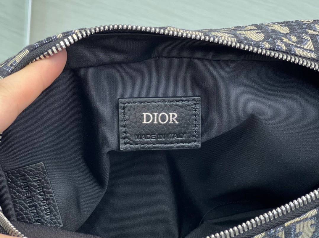 หนังแท้ DIOR SAFARI MESSENGER BAG / Dior crossbody Beige and Black Dior Oblique Jacquard พร้อมส่งที่ไทย งานหนังแท้และผ้าแจ็คการ์ดเกรดออริจินอล ภาพสินค้าถ่ายจากงานขายจริง ใช้งานต่างประเทศได้