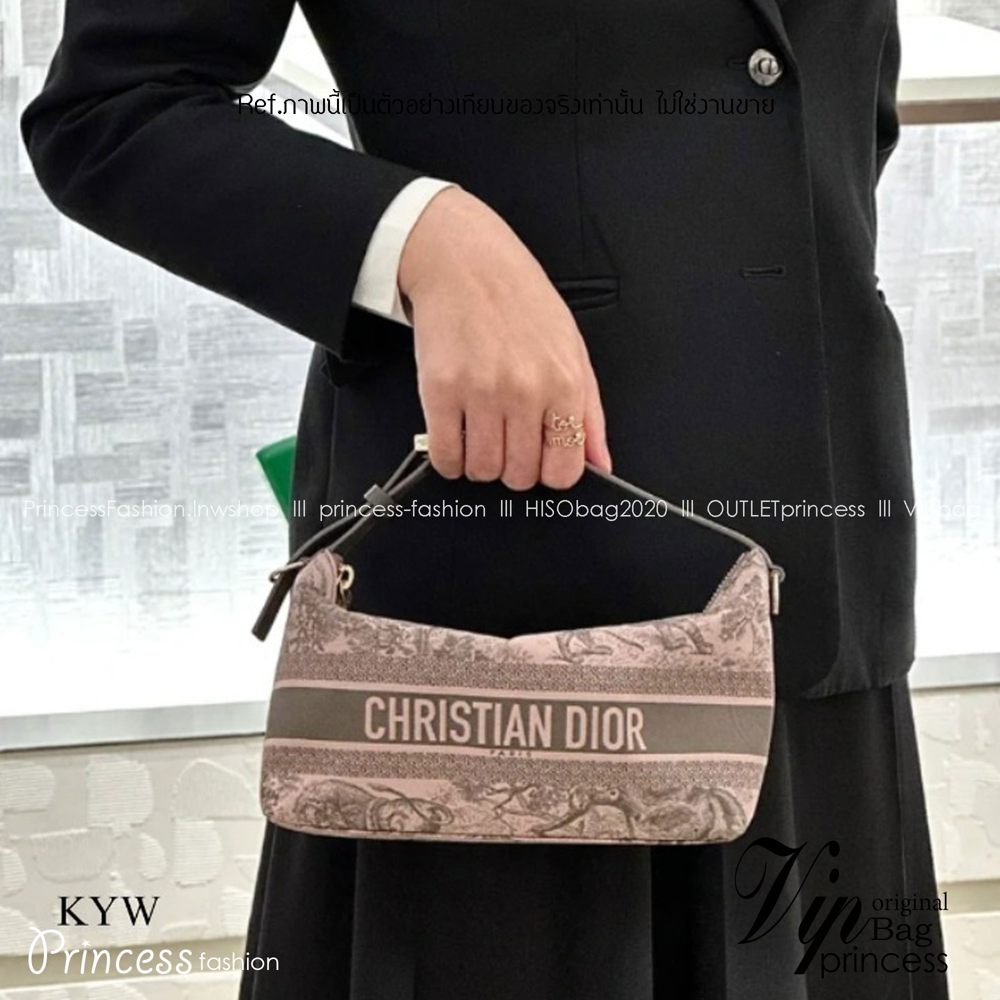 Dior travel nomad pouch / DIOR POUCH BAG พร้อมส่ง กระเป๋าทรงพอช ขนาดกำลังดี ดีไซน์ให้เป็นได้ทั้งกระเป๋าพกพาเอนกประสงค์ เวลาไปท่องเที่ยว หรือจะใช้เป็นกระเป๋าหลักพกของสำคัญก็ได้