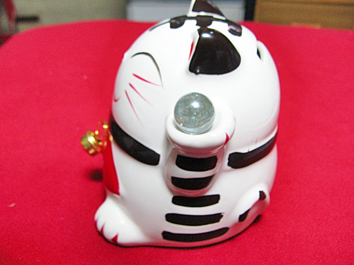 สินค้าหมดค่ะ แมวกวักนำโชคกวักขวาเรียกเงินทองโชคลาภถือลูกแก้วขอพรค่ะ