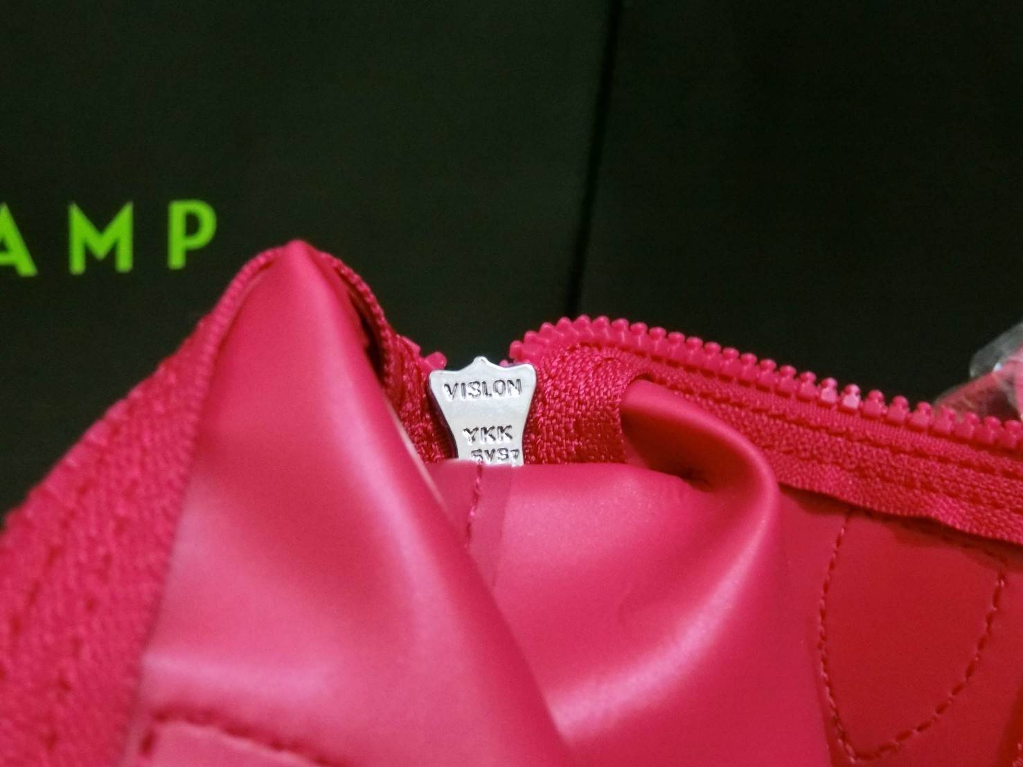 Longchamp Size S สินค้าใหม่ ของแท้!! เป็นล็อตผลิตเกินออเดอร์จากโรงงาน มาพร้อมการ์ด/ถุงผ้าแบรนด์/ถุงกระดาษแบรนด์ Size S: 25 x H. 23 x 16 cm. Color: Rose Pink 270