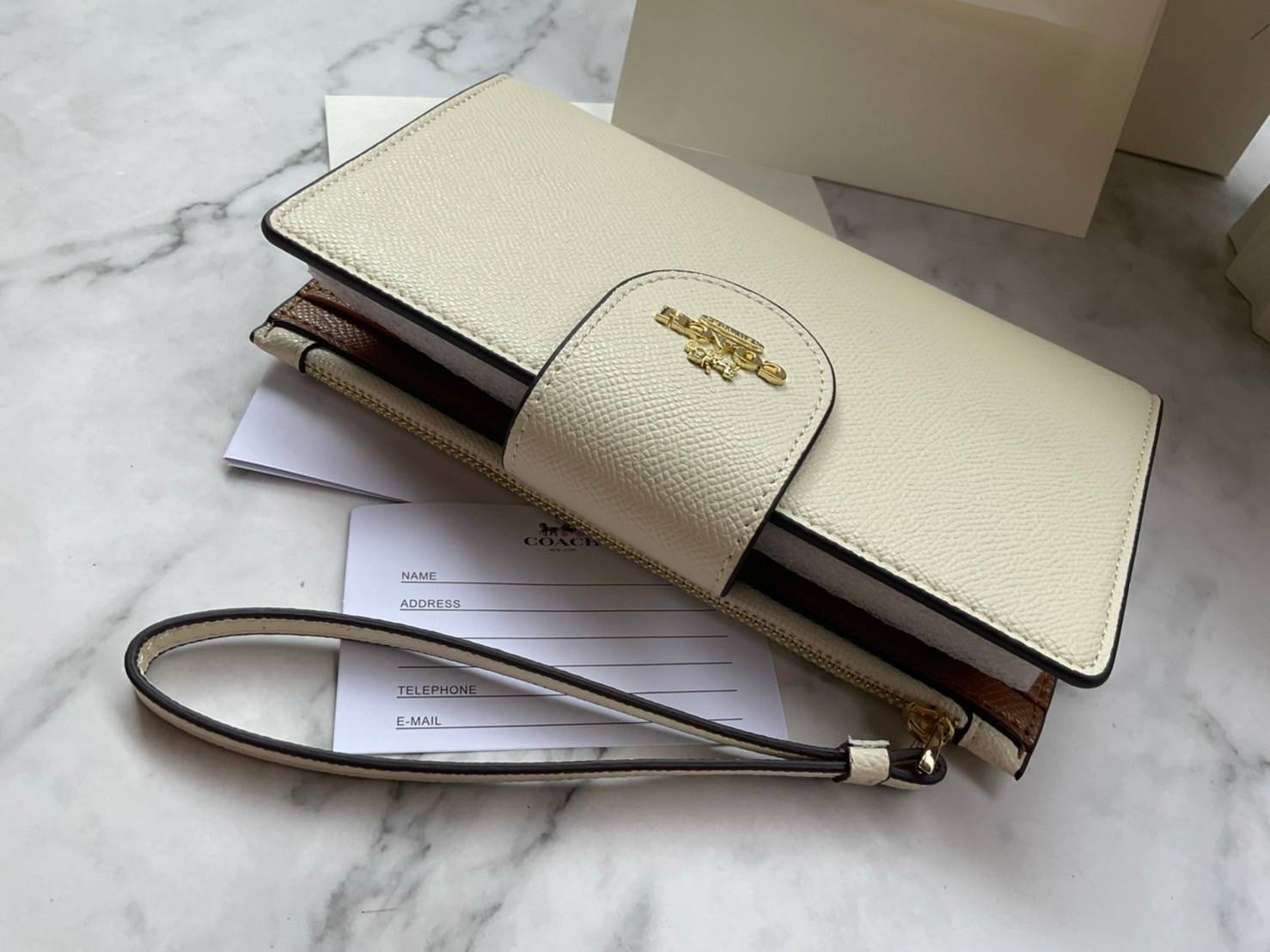 COACH TECH WALLET (COACH C2869) New Coach กระเป๋าสตางค์ใบยาวรุ่นใหม่ ใส่โทรศัพท์ได้ด้วยน๊า!! คอลเลคชั่นสวยหรู