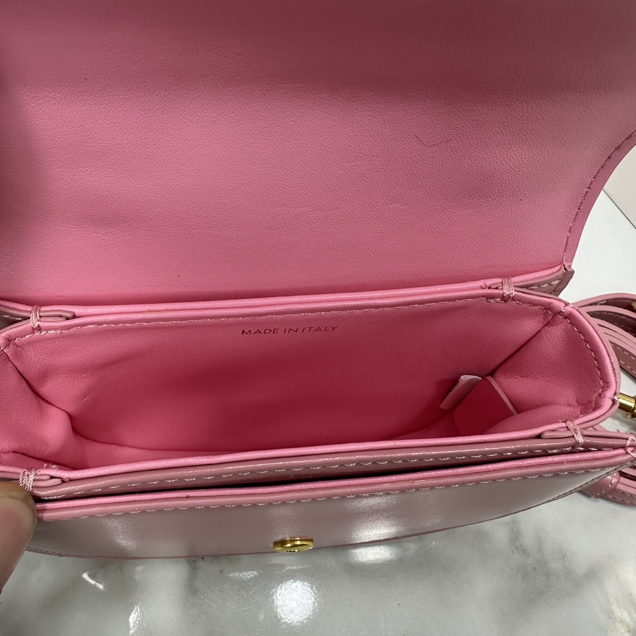 ORI หนังแท้ | CELINE MINI BESACE CLEA IN SHINY and leather กระเป๋าสะพายพร้อมหูจับ ไซส์มินิ แต่งโลโก้สีทองหรูหรา สวยโดดเด่น สามารถถือ สะพายไหล่ และสะพายข้างได้