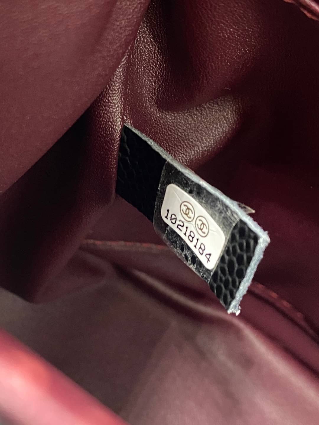 หนังแท้ CHANEL LARGE CLASSIC JUMBO HANDBAG 30cm พร้อมส่งที่ไทย Lambskin & Grained Calfskin กระเป๋าสะพายคลาสสิกใบใหญ่ หนังแท้และโลหะสีทอง/สีเงิน ภาพสินค้าถ่ายจากงานขายจริง ใช้งานต่างประเทศได้